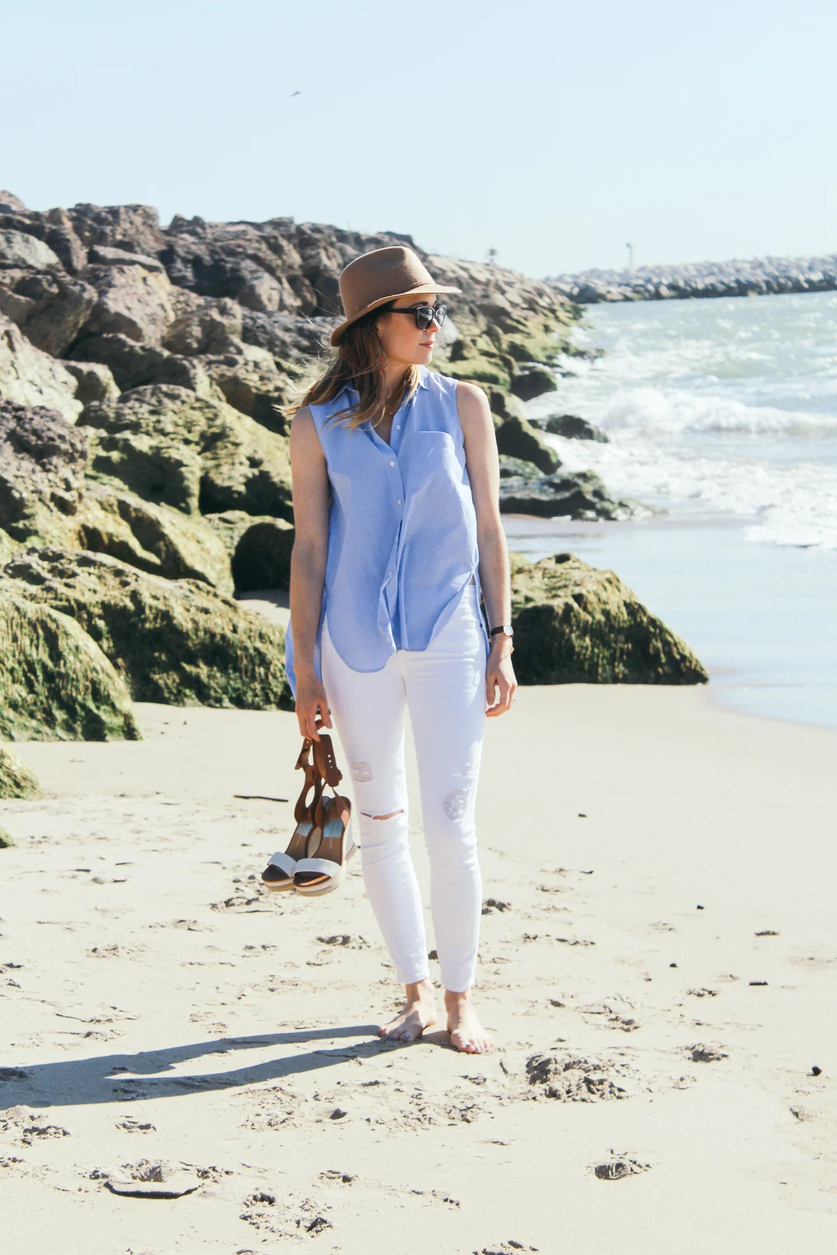 spring style, summer style, resort style, distressed white denim, platform sandals, fringe earrings, nude felt hat