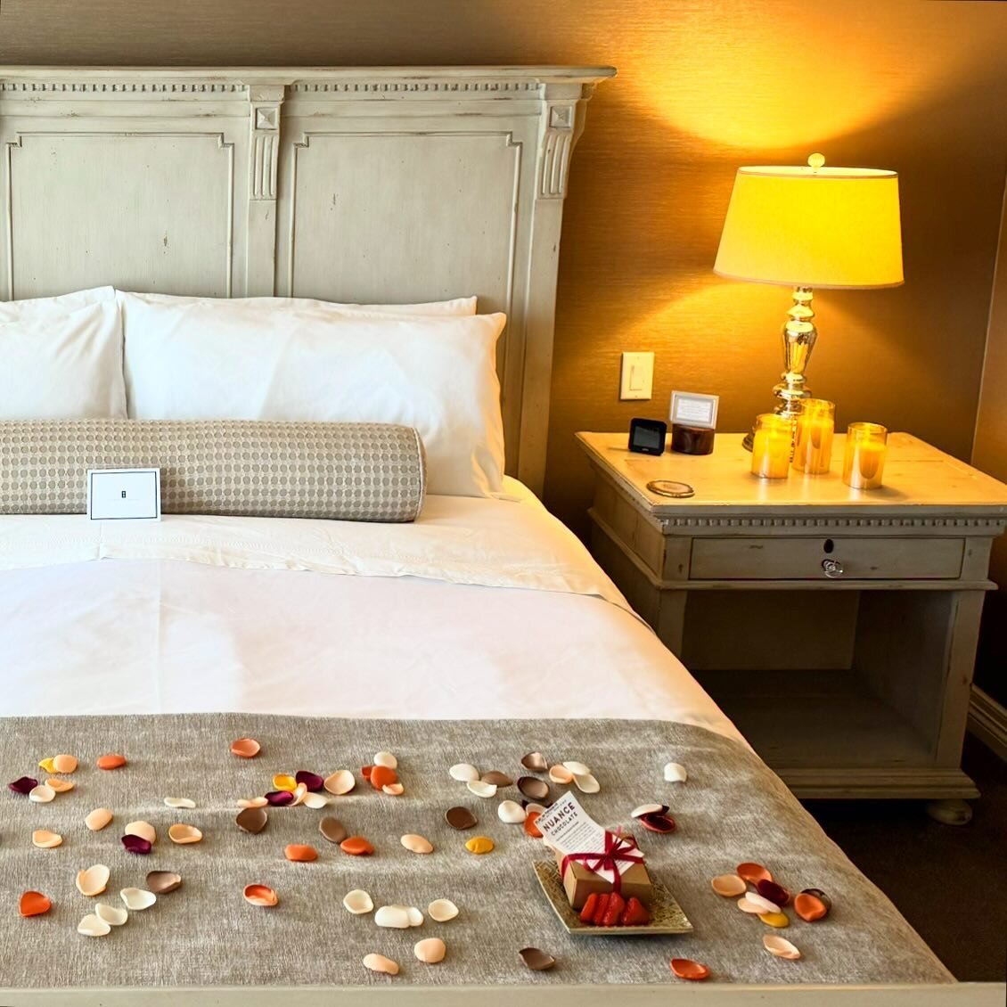 Romantic evening for two! 🌹

Add a Romance Package to any stay&hellip; a perfect addition to your Valentines Day Stay.

Create an evening to remember for your loved one. Treat them with a surprise welcome into a candle lit room, rose petals, fresh f