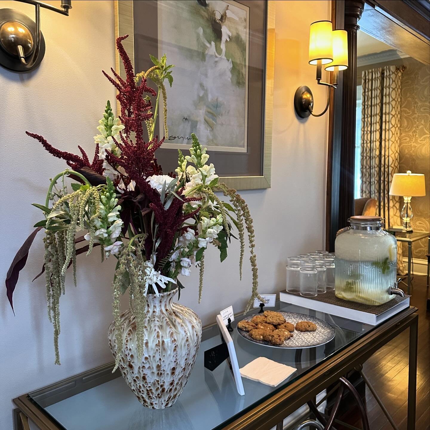| 

Our guests enjoy fresh baked cookies from @marysmtncookies.oldtownfoco and infused ice water water every afternoon! 

We also wanted to show off our gorgeous arrangement from @juniperhillfarmco !!! Stunning. 

 &bull; &bull; &bull; &bull; &bull; 
