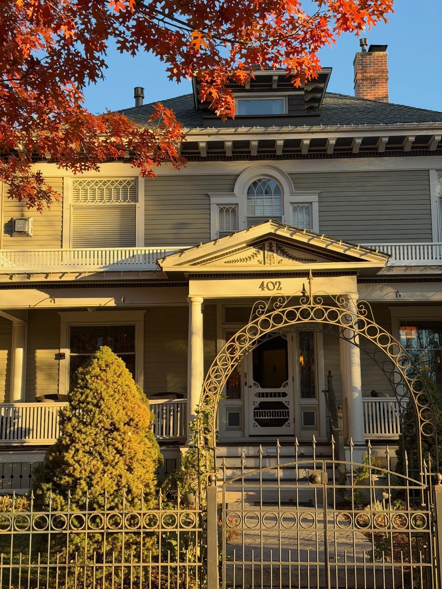 If the new year calls for quiet mornings, deep rest and feeling refreshed- this is your sign. We&rsquo;ll take care of the details. ✨Only 3 rooms left for New Years Eve! ✨ &bull; &bull; &bull; &bull; &bull; &bull; &bull; &bull; &bull; &bull; &bull; &