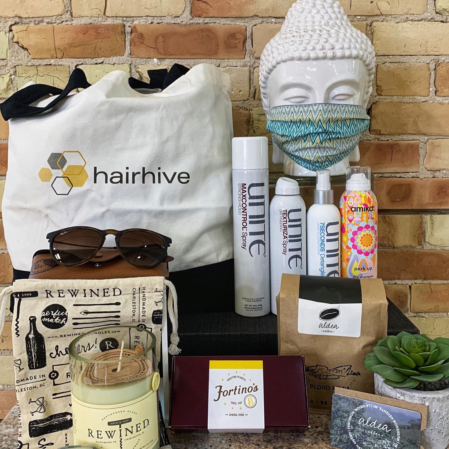 Mother&rsquo;s Day Giveaway
Includes
&bull; A canvas hairhive bag filled with our favorite hive products &bull; Erika Ray Ban Sunglasses 😎 @buffalo_bobs &bull; 25.00 gift card and coffee ☕️ @aldeacoffee &bull; Yummy chocolate truffles from Fortino&r