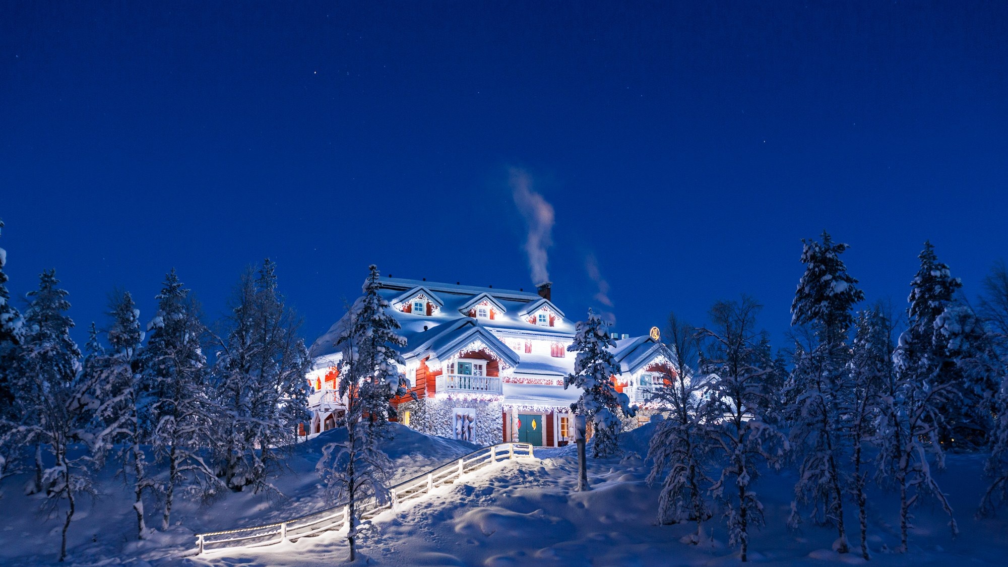 Kakslauttanen+Santas+Celebration+House.jpg