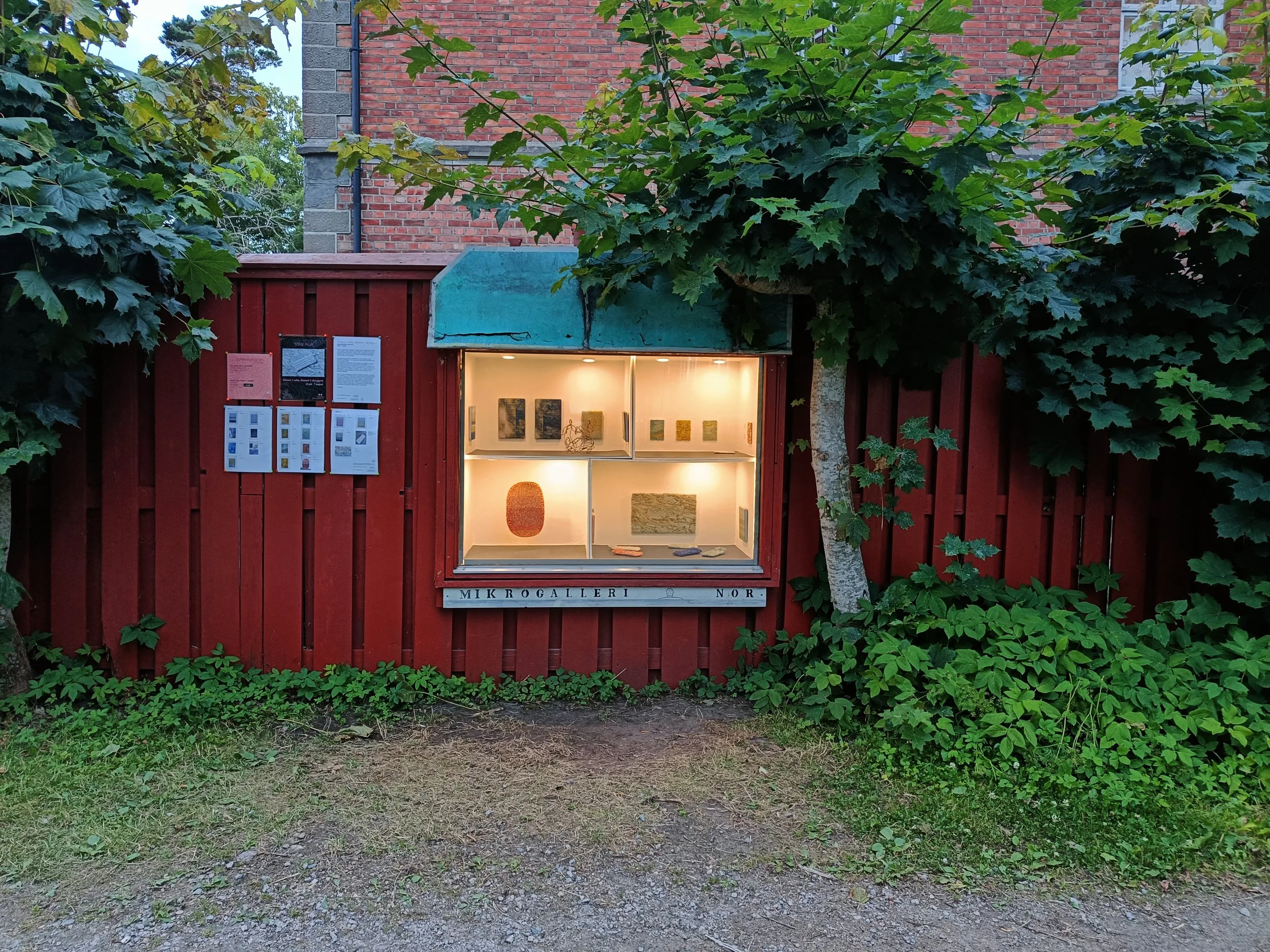 Døser i sola, danser i skyggen