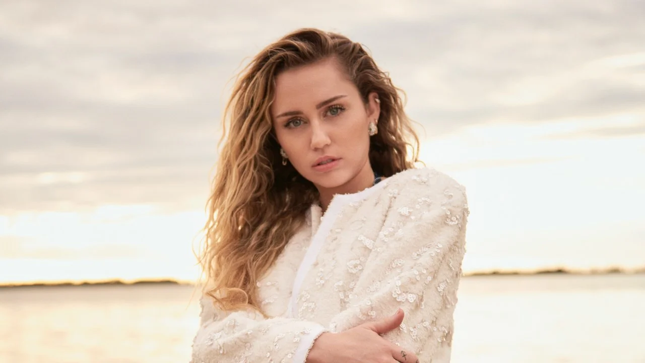 miley-cyrus-march-2019-04.jpg