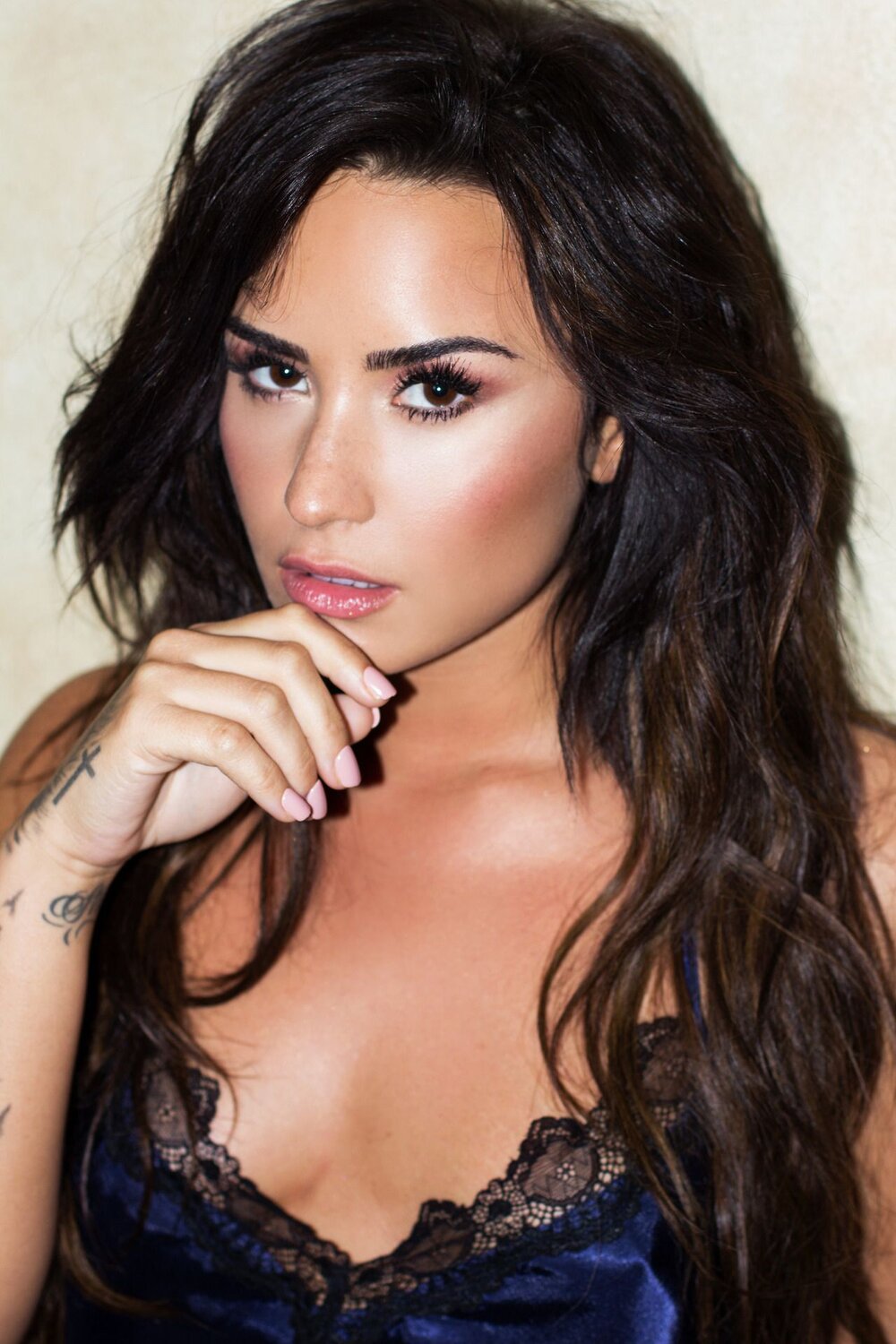 Exposing Demi Lovato As A Person: Who She Really Is Behind The Scenes â€”  EXPOSINGSMG