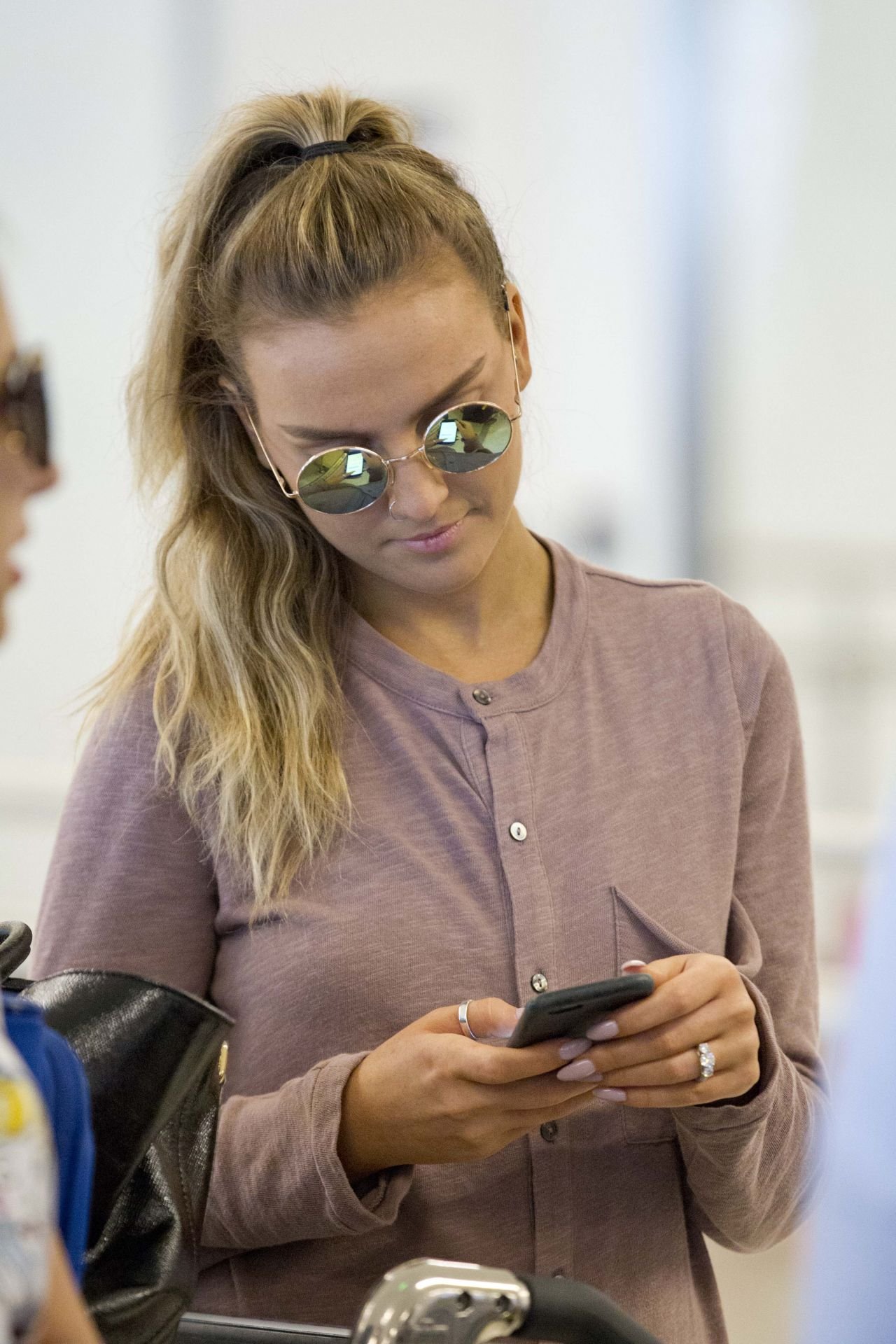 little-mix-lax-airport-in-los-angeles-august-2015_3.jpg