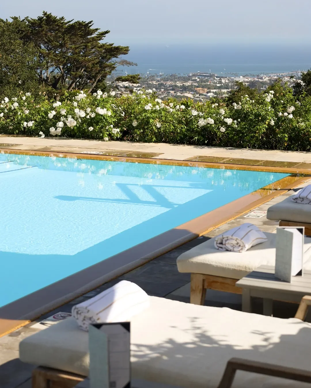 endless-summer-el-encanto-ll-111527289.webp