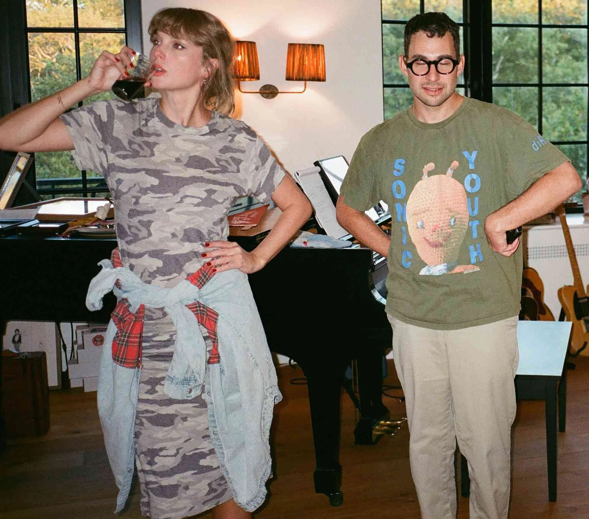 Taylor-Swift-Jack-Antonoff-102522-07-0a3f97e6c17e428e80f49ff1dea1c1fc.jpg