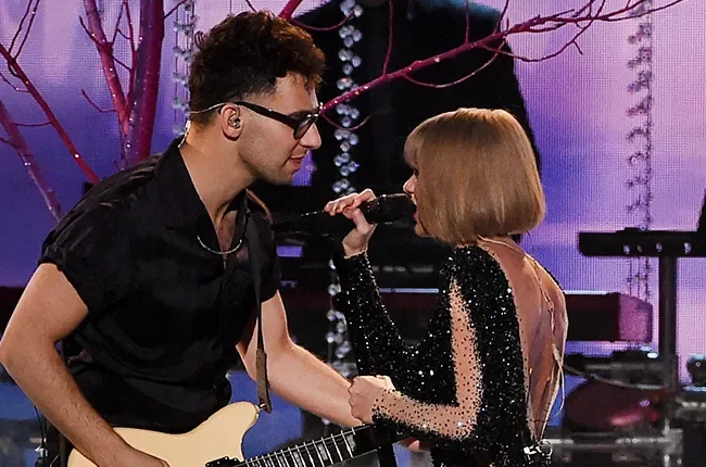 grammys-2016-show-performance-jack-antonoff-taylor-swift-billboard-650.webp