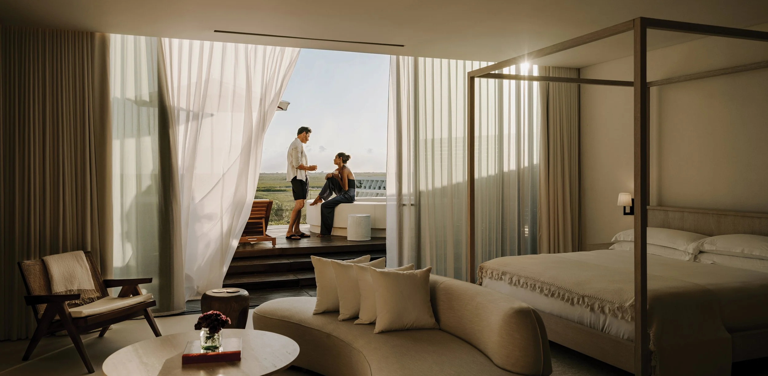 Mariott_HNW_Edition_Couple-On-Balcony_02-2_thumbnail.jpg