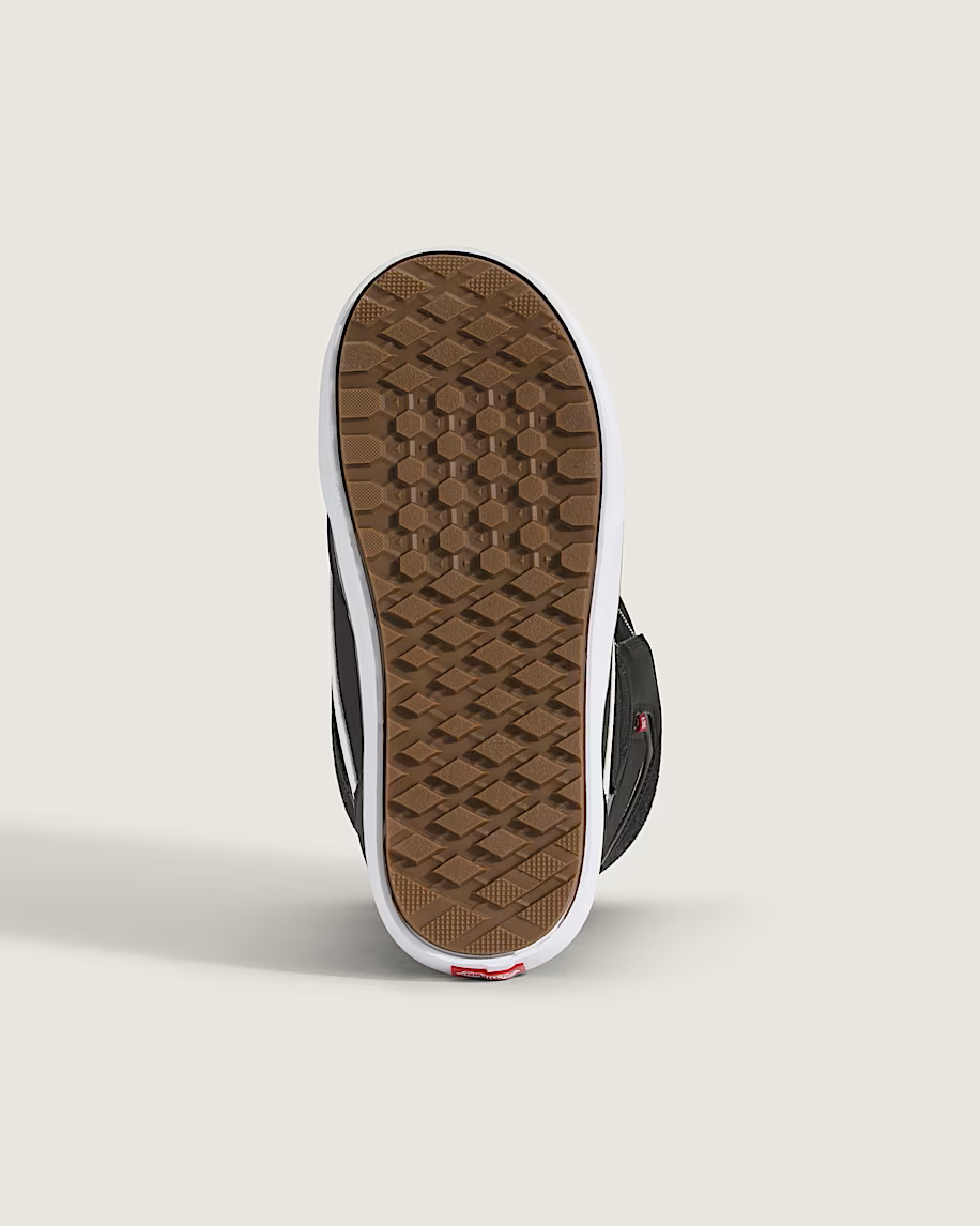 2526 AURA OG black-white sole.png