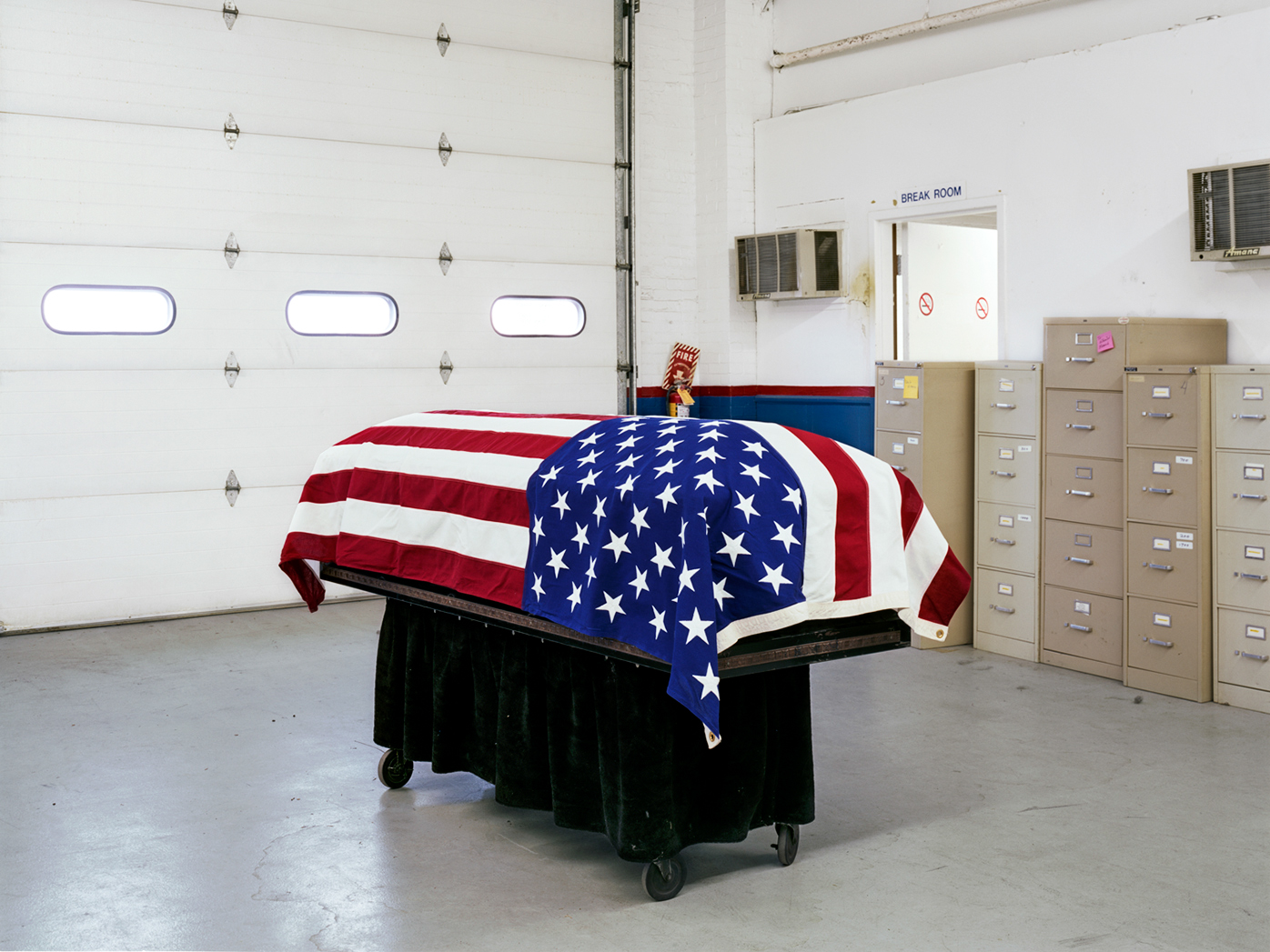 casket.flag.jpg
