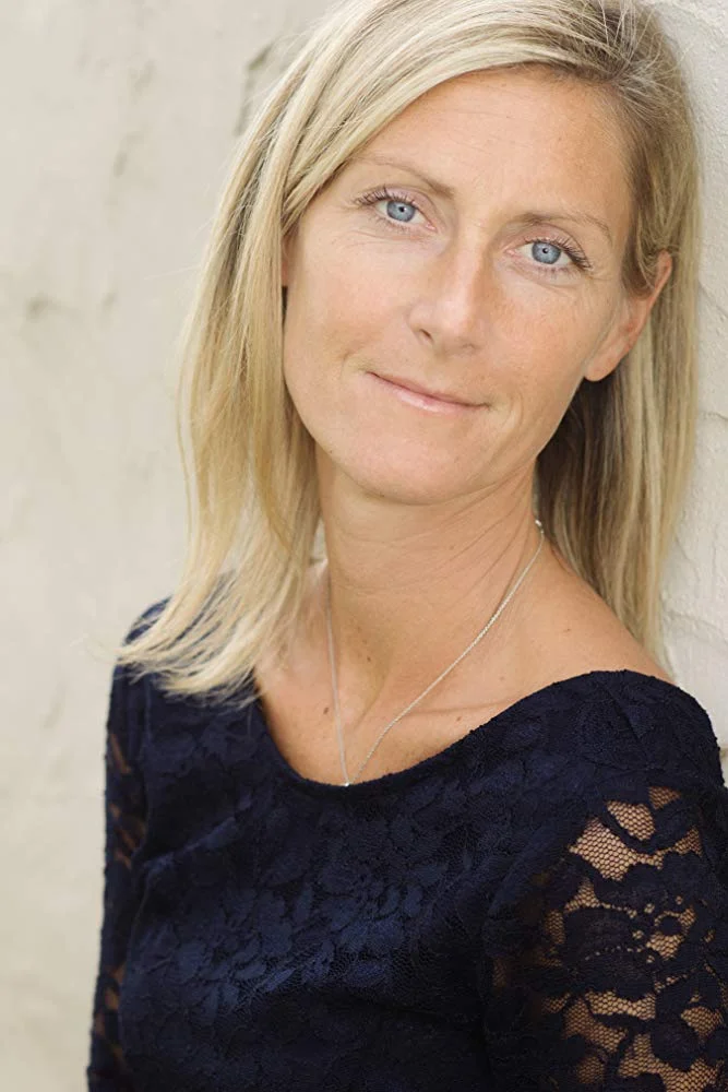 Elizabeth Blake Thomas_headshot.jpg