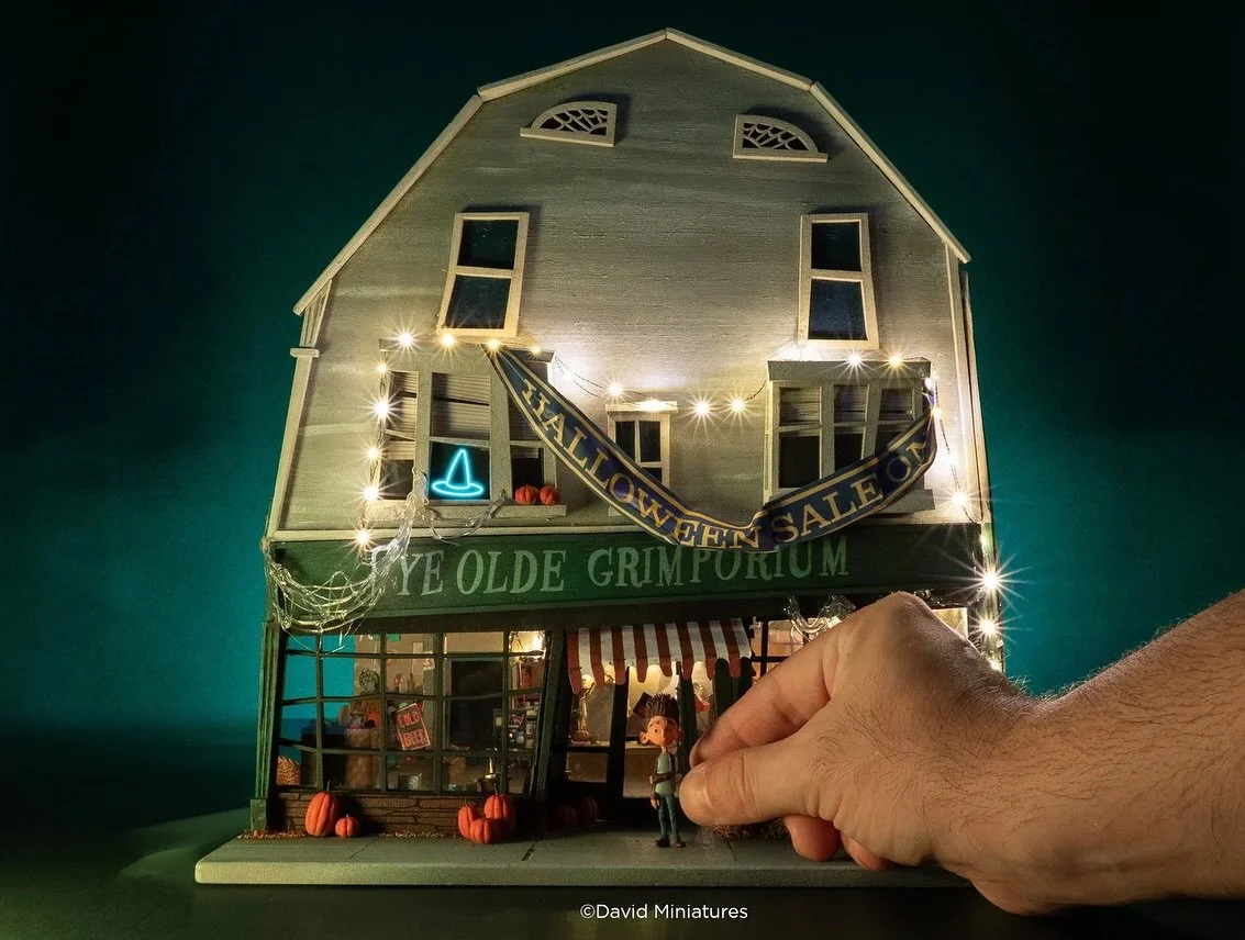 Official photos of the Grimporium… in miniature! ๐ง ๐ ๐ป 
I had the honor of recreating this eerie little shop for @laikastudios CG short “ParaNorman: The Thrifting” From the makers of Coraline, ParaNorman returns to theaters this