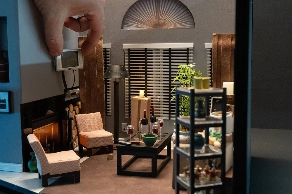 ๐บ ๐It’s Michael’s condo from the Dinner Party episode! Quote your favorite line from this episode in the comments! #theoffice #dinnerparty #michaelscott @meloradhardin @stevecarrelll @msjennafischer @rainnwilson @angelakinsey @edhelms @