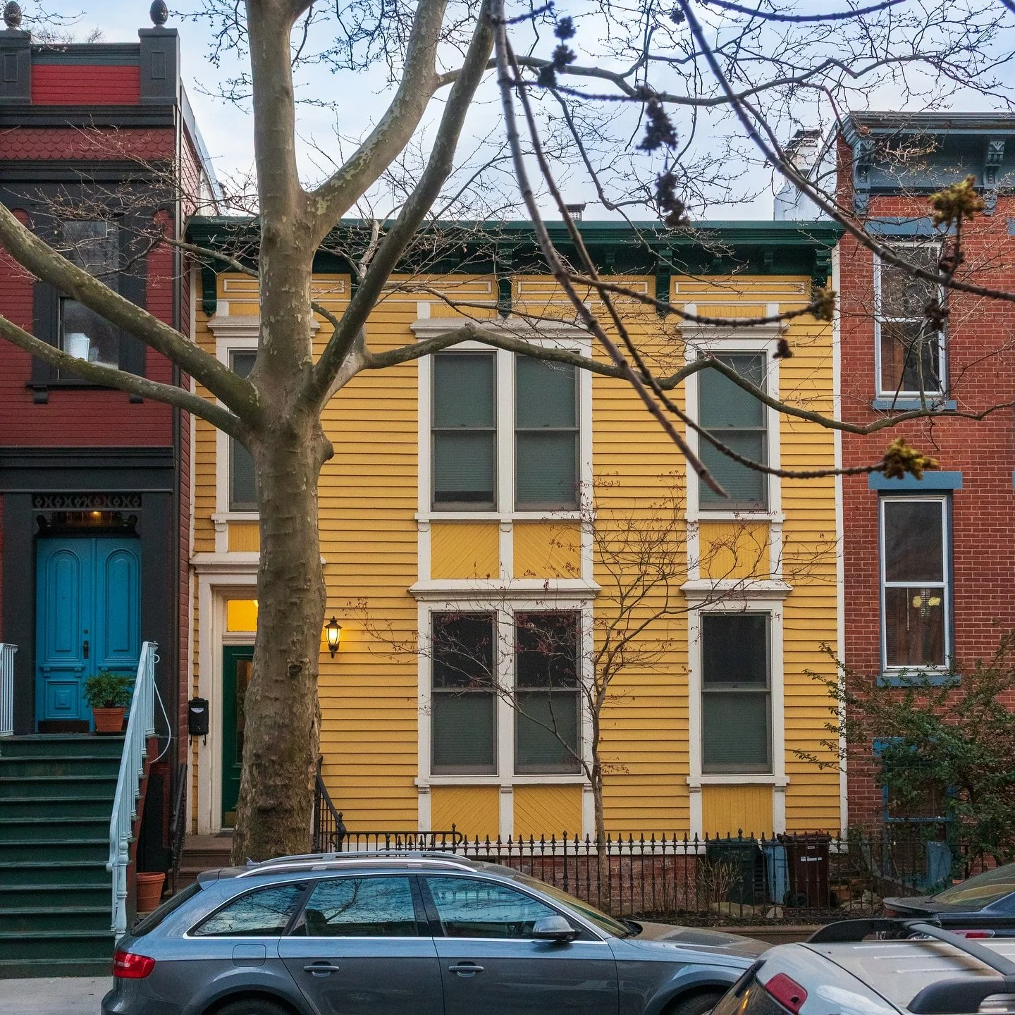 New York has one of the most altered landscapes anywhere in the world. This isn&rsquo;t unique to Manhattan though, almost all the boroughs have been affected by landfill including Queens. This street in Hunters Point would have been very close to th