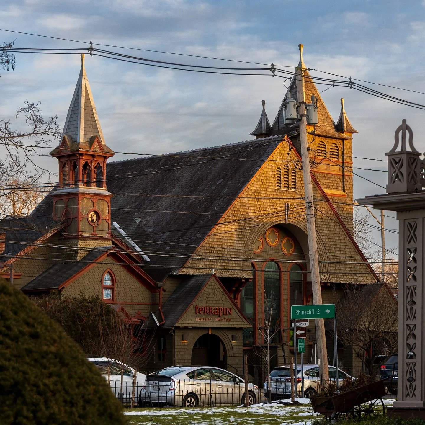 I love seeing adaptive reuse in buildings, like this former church in Rhinebeck NY, Now home to Terrapin Restaurant. It was built 200 years ago in 1823 as the First Baptist Church of Rhinebeck by a man named Richard Scott. The founding of this church