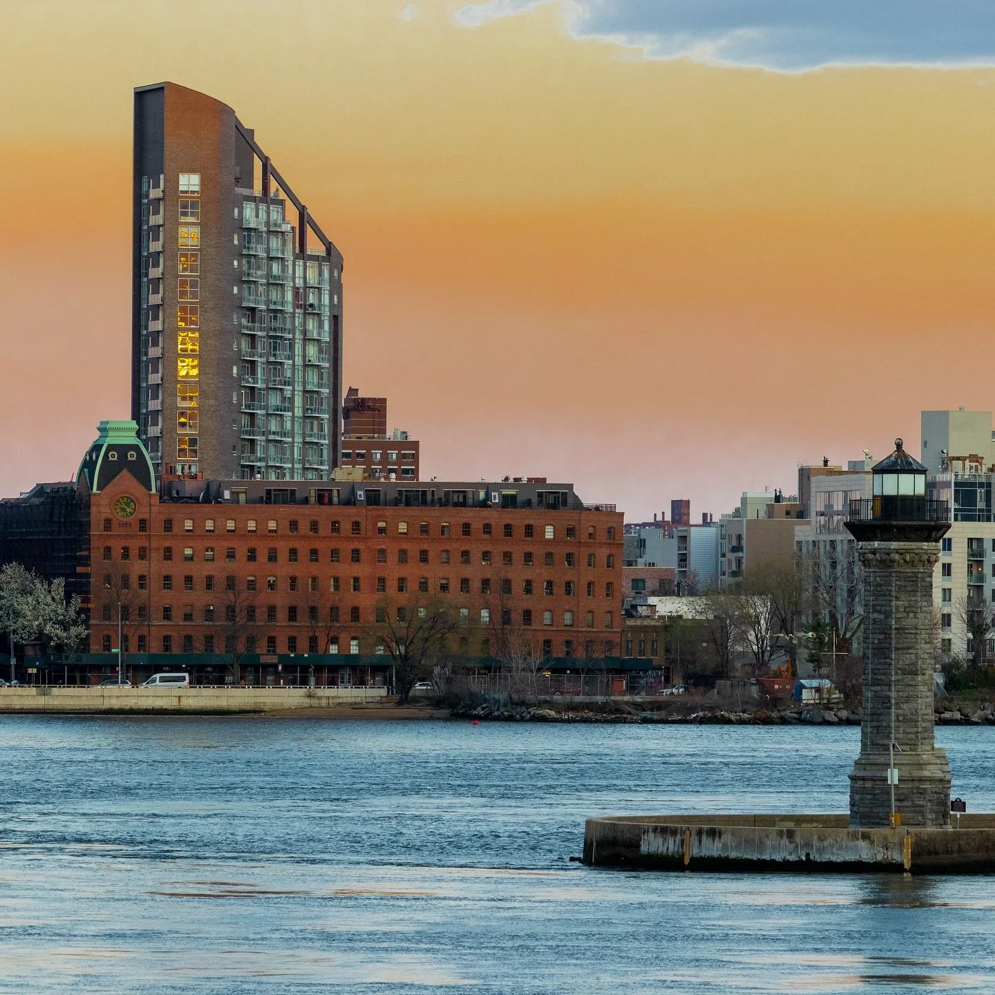 Did you know that New York used to be the piano making capital of the United States? Thanks to an influx of German immigrants in the second half of the 19th Century, at its peak New York had over 200 piano companies. This factory on the Astoria Water