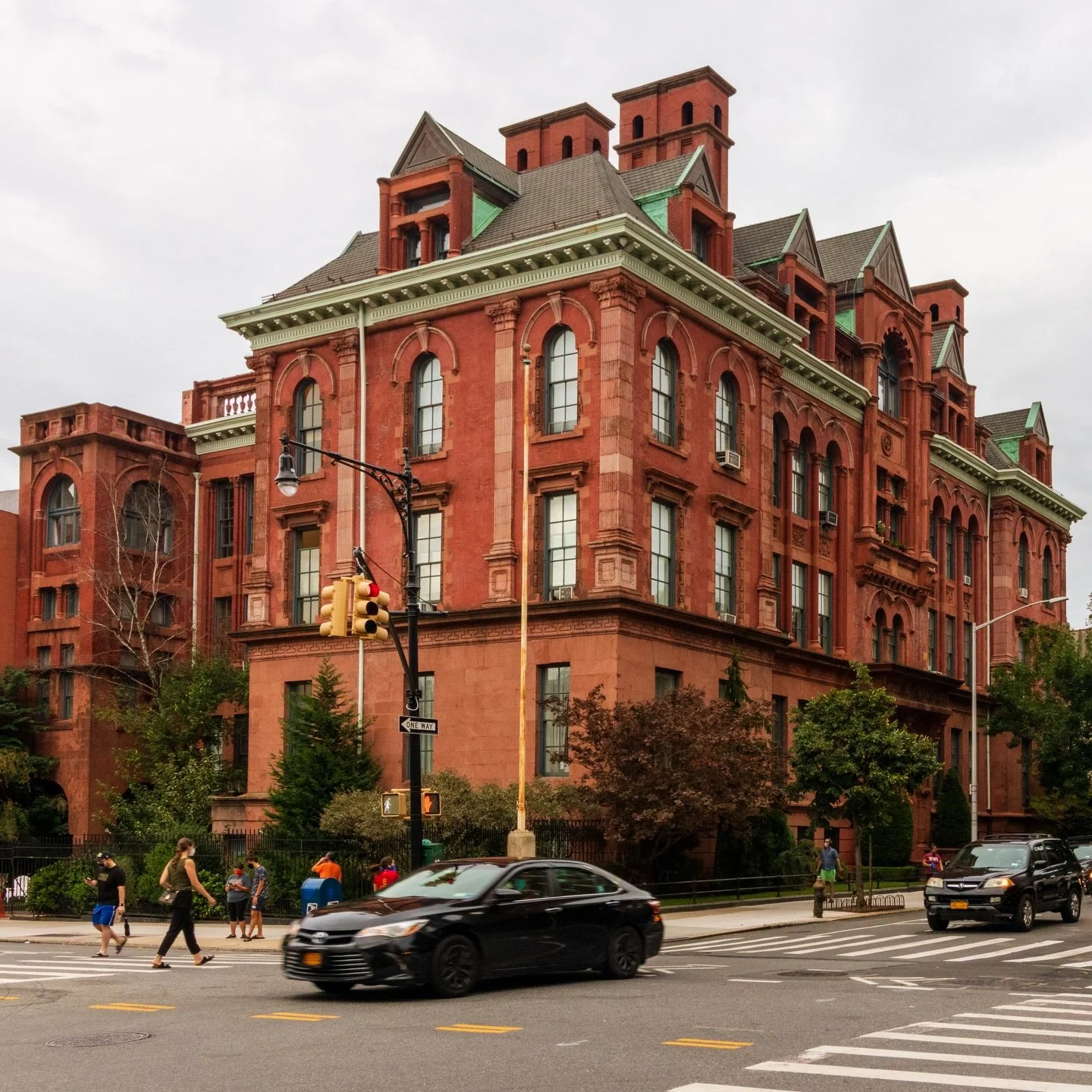 When I was growing up, the portable expansions we had for our school weren&rsquo;t quite as nice as this. This is the former Public School 9 Annex, yes, annex. It was built in 1895 on Vanderbilt Avenue in Prospect Heights to alleviate the crowding of