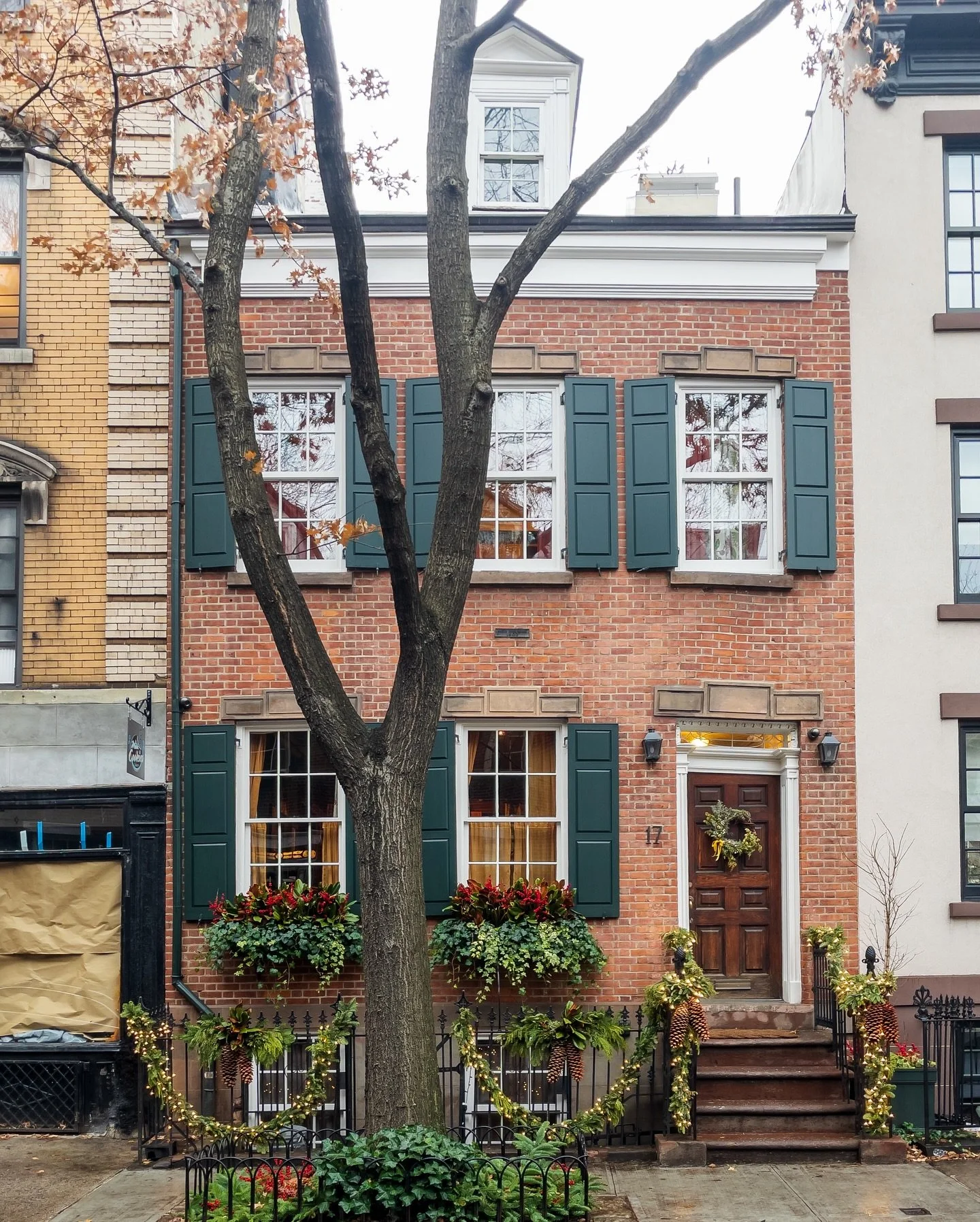 This handsome townhouse on Commerce Street has some vice-presidential history. This area was once part of the estate of Aaron Burr, the third Vice President and notable assassin of Alexander Hamilton. Known as Richmond Hill, Burr built a home here in