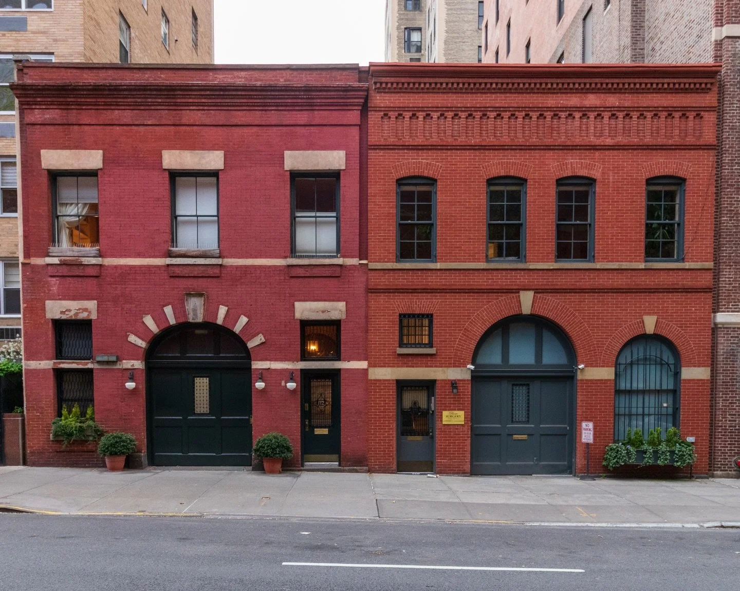 As you wander east across Park Avenue on the Upper East Side, you&rsquo;ll find quite a few carriage houses. This was to keep them close enough to Fifth Avenue mansions while keeping the smell of the horses far enough away. These two on 66th between 