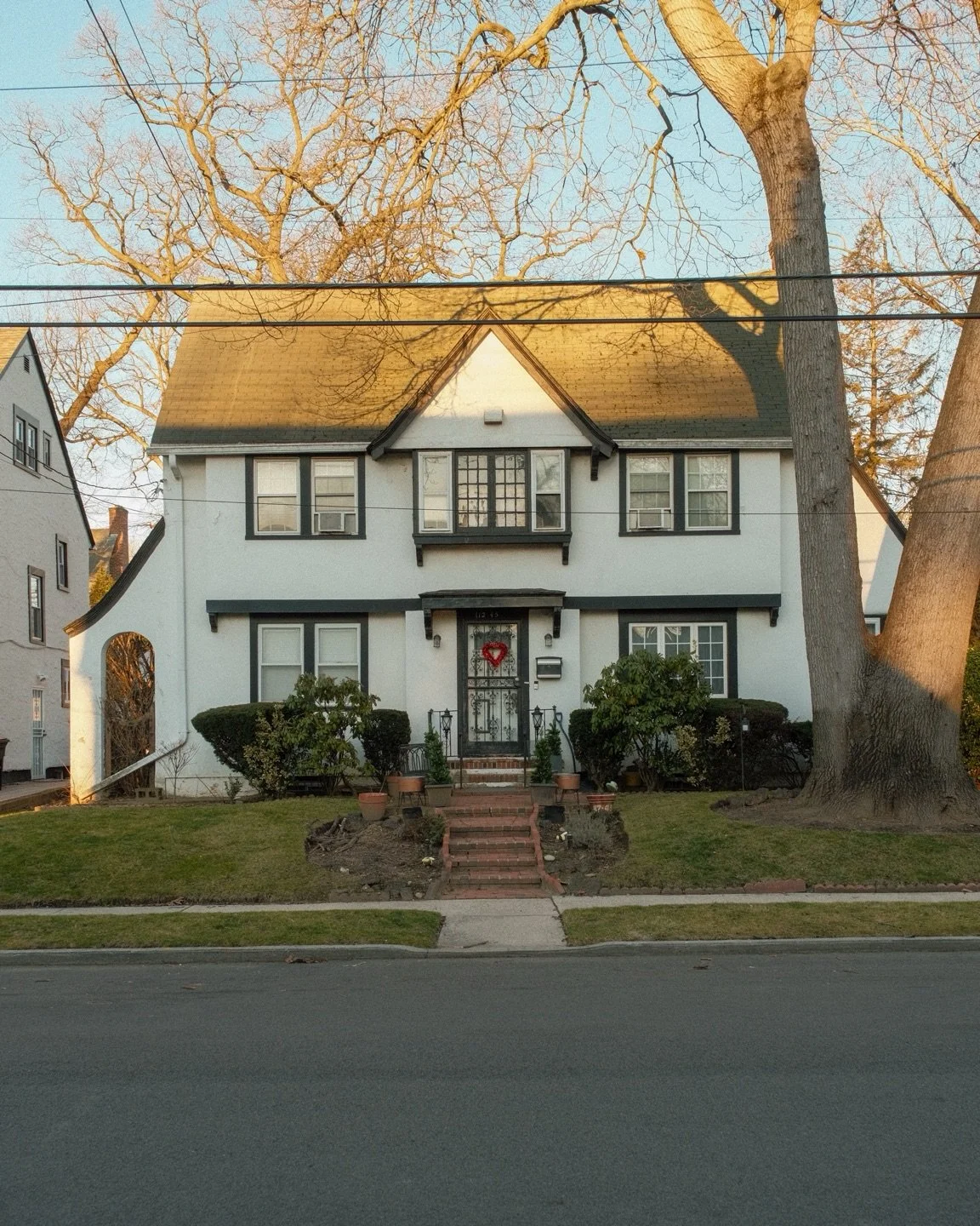 Lena Horne was an accomplished actor, singer, and was one of the earliest Black women to purchase a home in Addisleigh Park, Queens in 1946.  Horne lived here at 112-45 178th Street from 1946-1962. Apart from all of her accomplishments in the perform