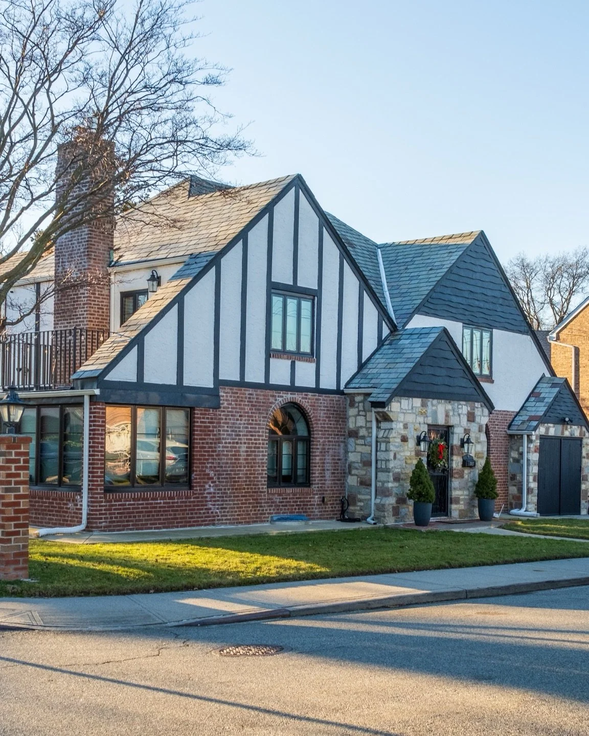 This is the former home of the prolific composer, pianist, and bandleader, William &ldquo;Count&rdquo; Basie. Basie resided in Addisleigh Park for almost as long as he was a bandleader, moving in 1940 and leaving in 1982, just two years before his de