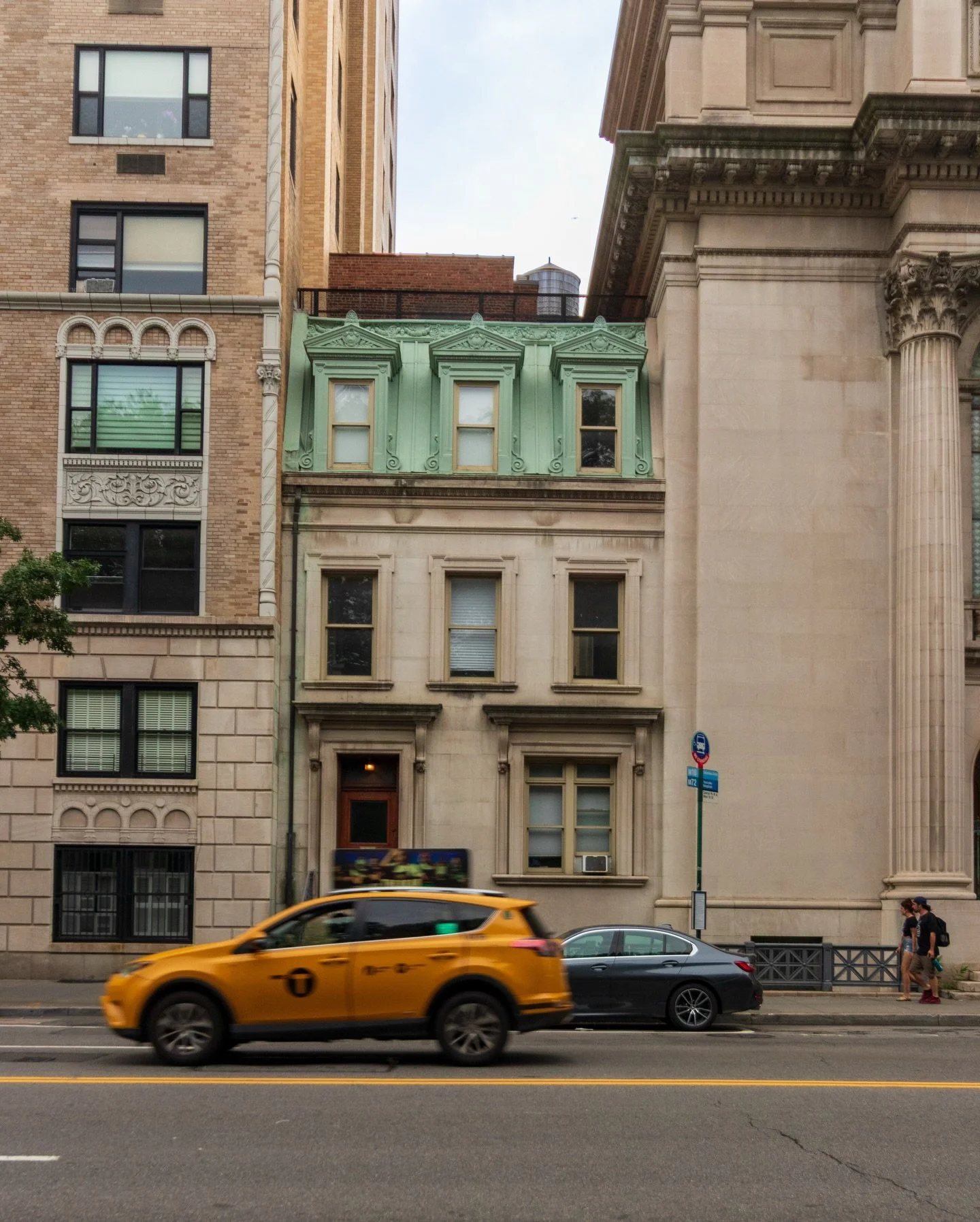 Central Park West is known for its stately and large apartment buildings, making this 25-foot-wide townhouse an extreme outlier. This is 99 Central Park West, and it was built as a part of the congregation Shearith Israel in 1897. Shearith Israel, so
