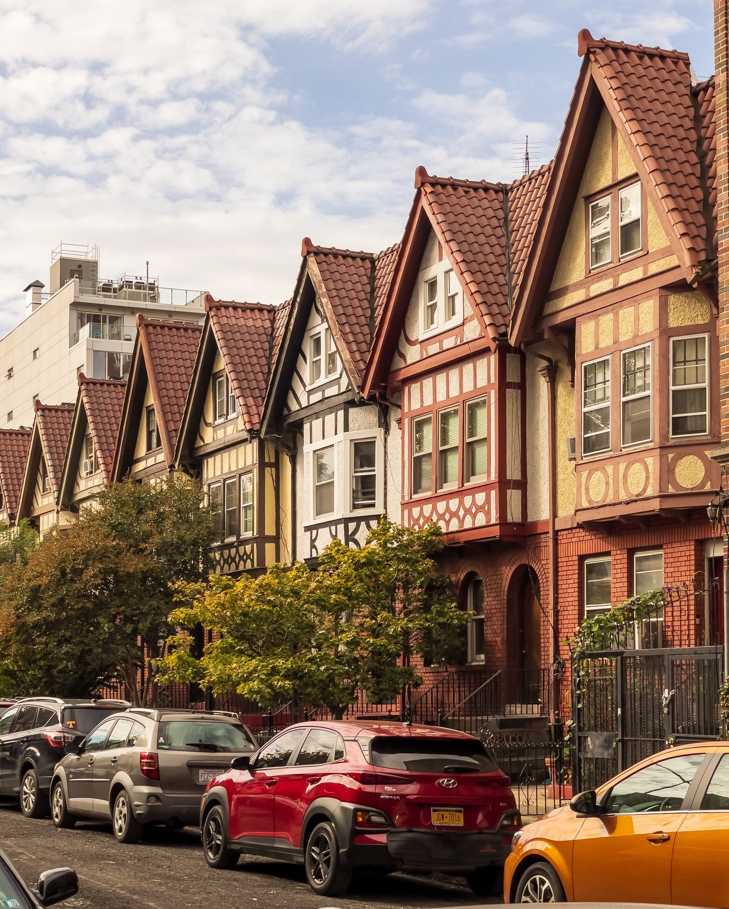 In Flatbush, Brooklyn, along the eastern part of Prospect Park, sits a few dead-end streets, one of which is Chester Court. Built in 1912 by Peter J. Collins on land that had been previously owned by the Vanderbilts, this street of 18 townhouses was 