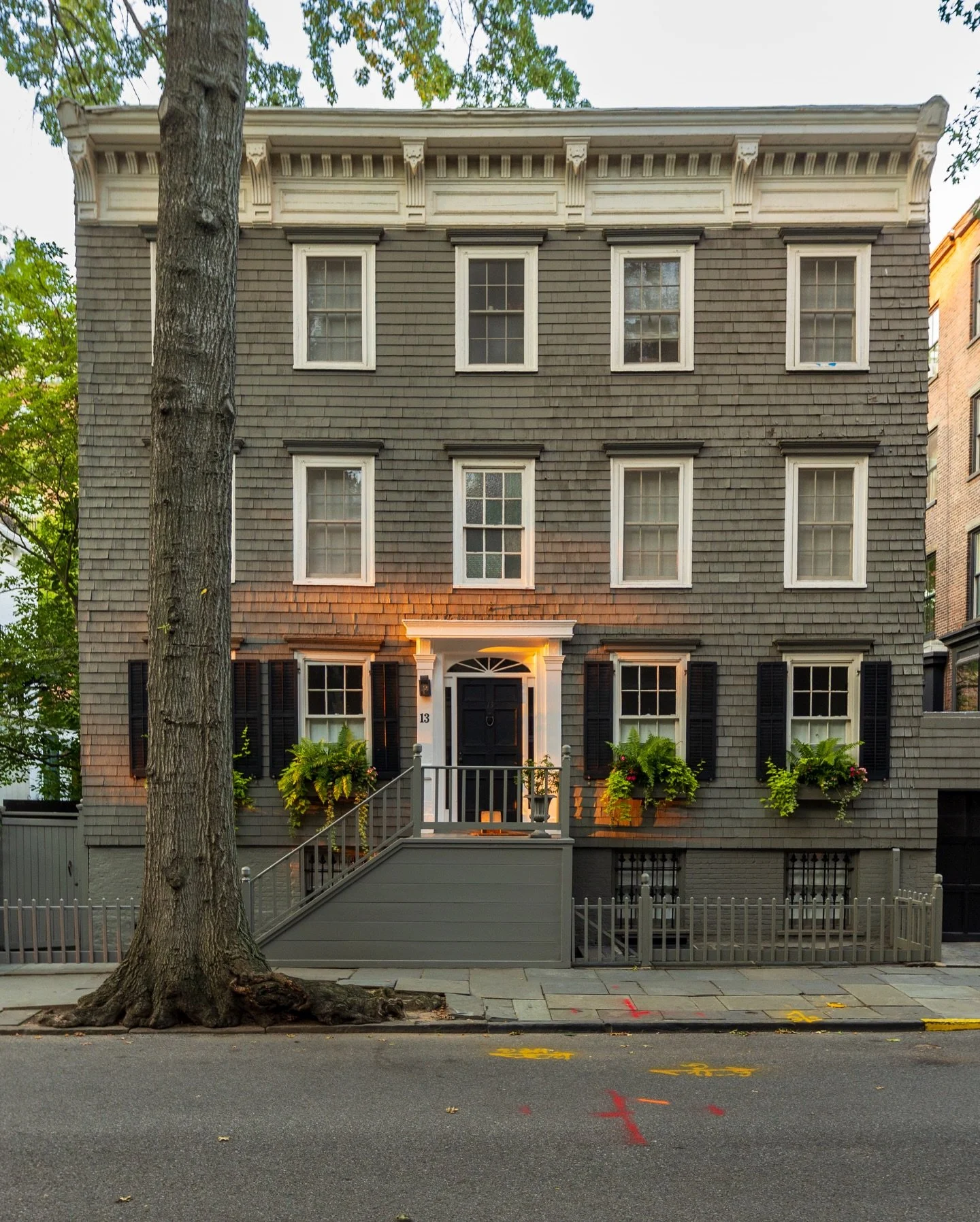 Most people in New York dream of adding another bedroom to their apartment, but imagine if you had the space to double the size of your house? That&rsquo;s exactly what happened here at 13 Pineapple Street in Brooklyn Heights. This frame home was ini