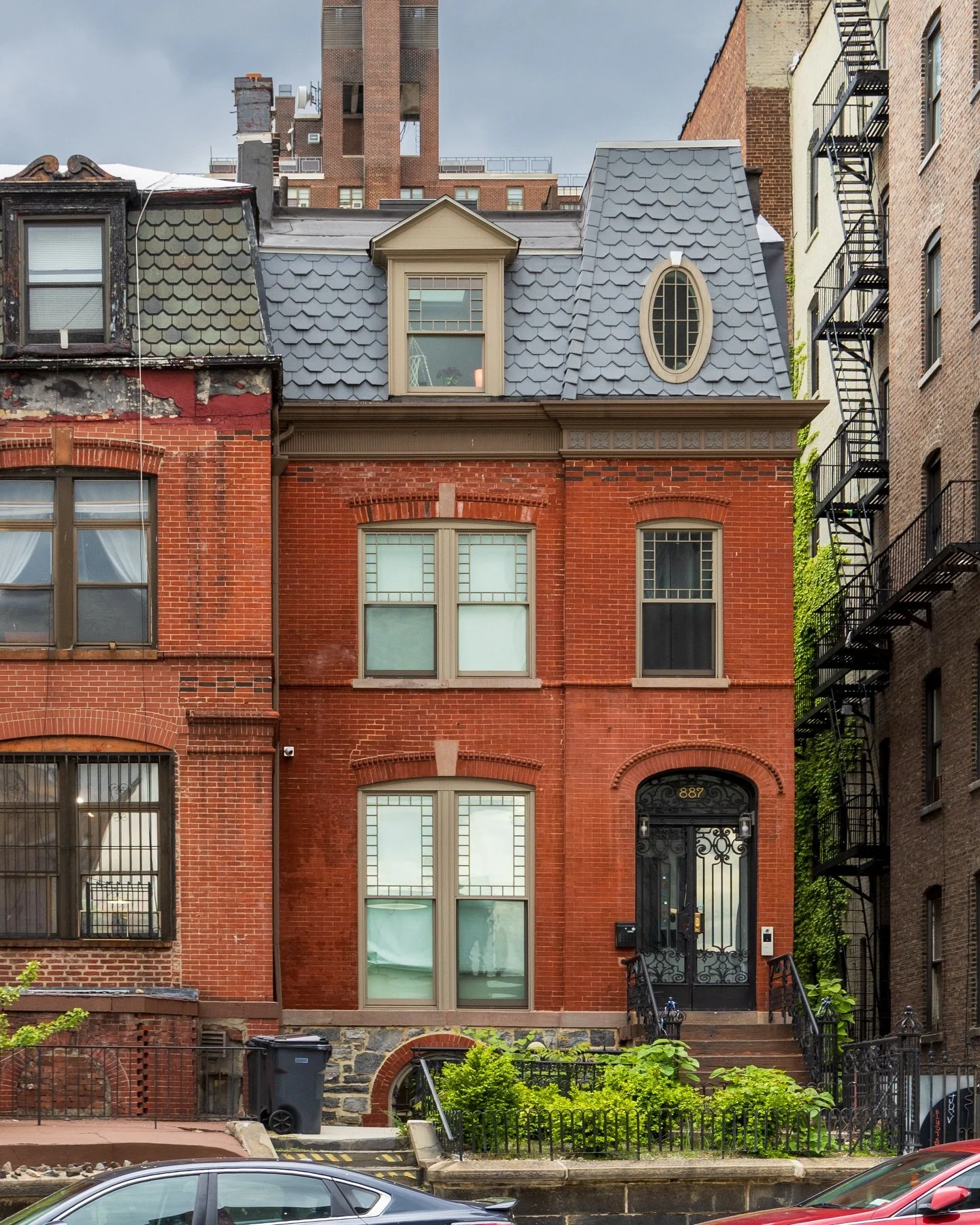 887 St. Nicholas Avenue is a survivor of what used to be a row of eleven homes built in 1884. This was a speculative development for John Kelly by architect/builder John Stroud. A little history of Washington Heights and Hamilton Heights, development