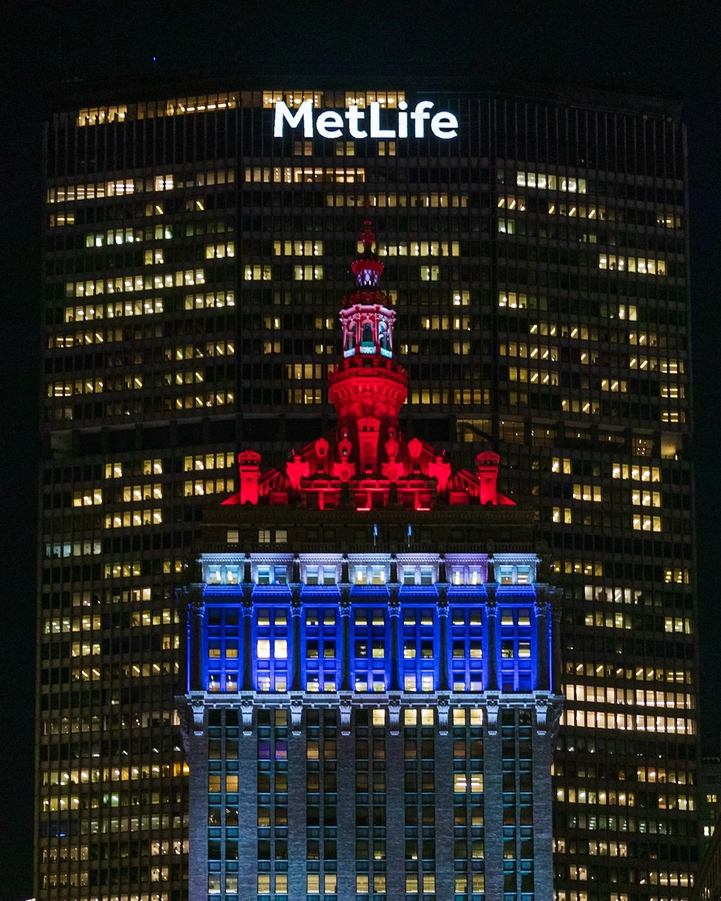The Helmsley Building is one of the more unique buildings in Manhattan, with one of the ugliest neighbors. It was built in 1929 with the same material as Grand Central and by the same architects, Warren and Wetmore. The New York Central Rail Road use
