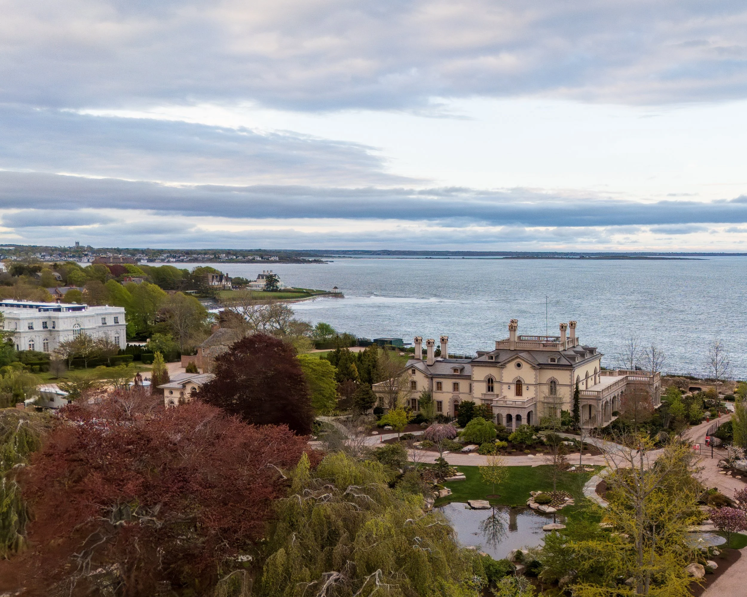 Finally back from Newport after a whirlwind trip. I was out researching and documenting homes built by and for famous New York families of the Gilded Age. Today we&rsquo;re going to look at Beechwood. Built in 1853 and designed by architect Andrew Ja
