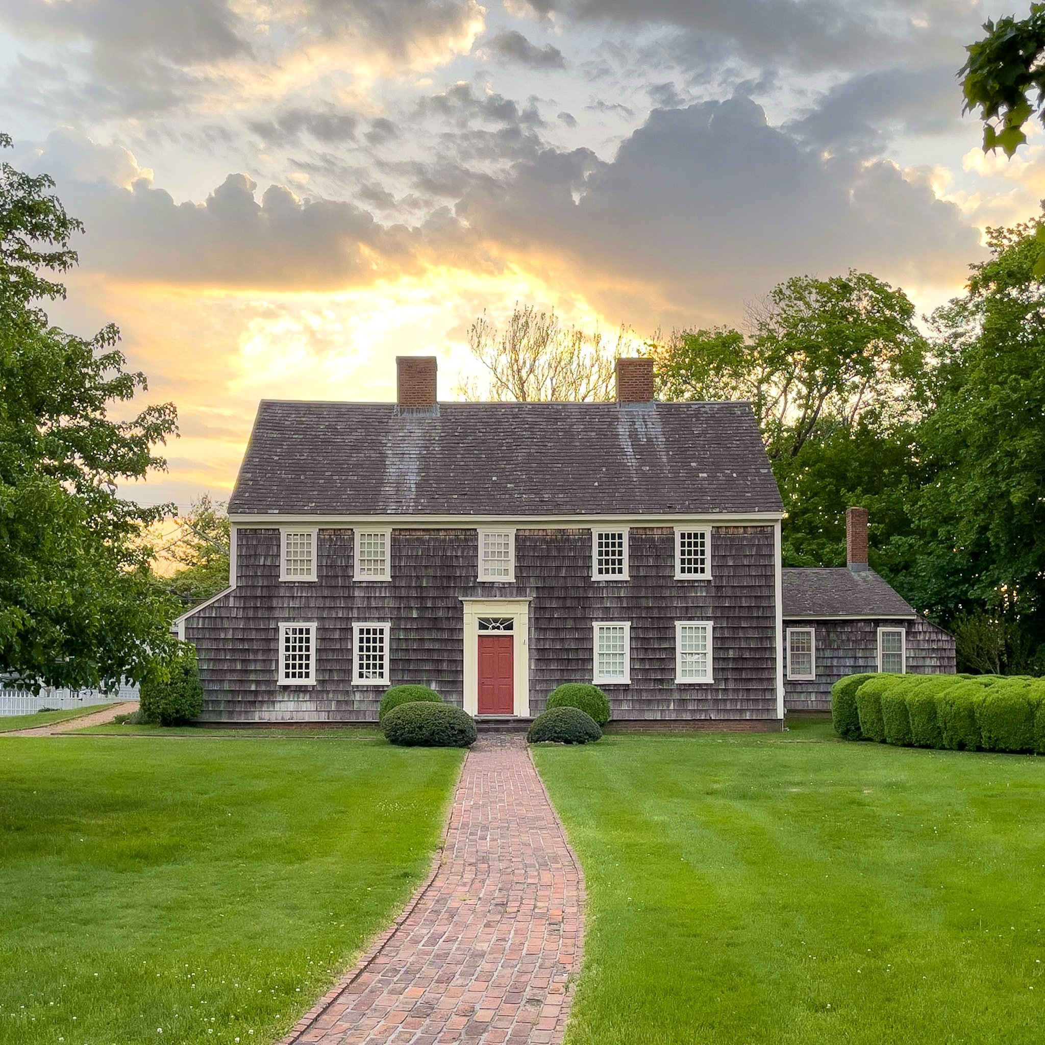 Before we get to today&rsquo;s post, I want to say definitively that the sky in this picture is not photoshopped. I ALSO want to point out that I&rsquo;m not in Sag Harbor for Memorial Day because I can&rsquo;t afford that. This is the old customs ho