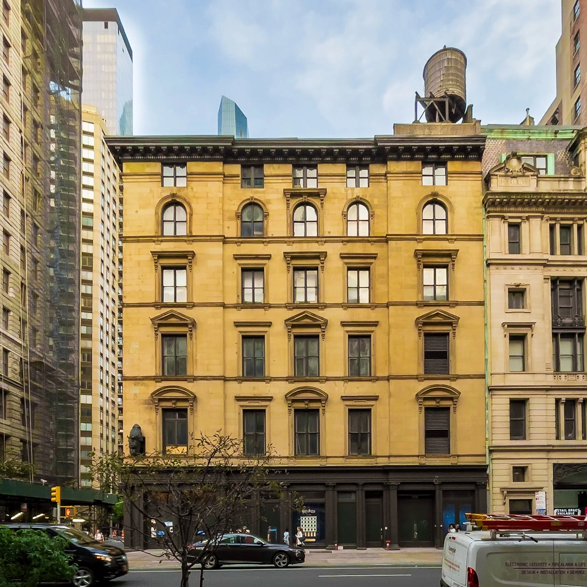 This building might look familiar to some of you as the home of the Harry Potter store next to the Flatiron. But long before this building was hawking wizarding wares, it was home to some of the earliest department stores above Chambers Street. It wa