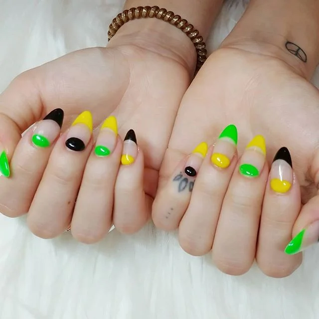 💚💛#negativespacenails #miaminails #ネイル 💚💛