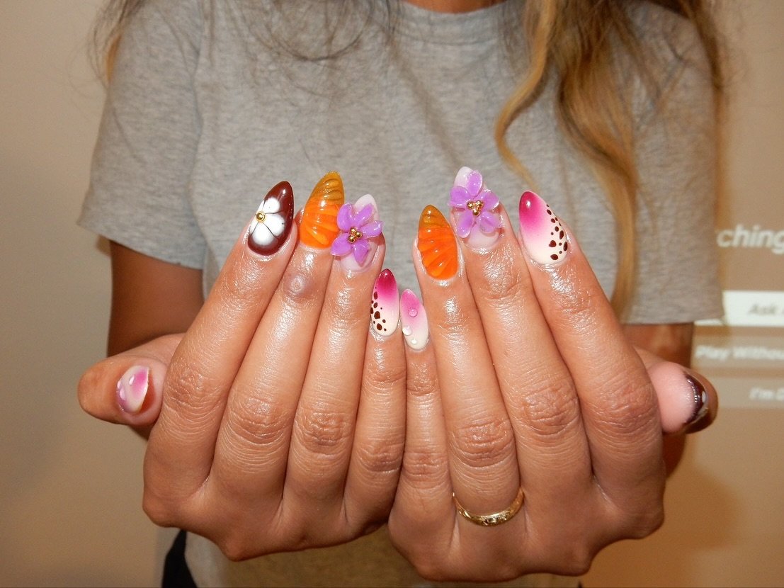 Tokyo Nail Salon 🍇 English/日本語🙆&zwj;♂️
@rio__topcoat #nails #3dflowers #naildesign #ネイル #ネイルサロン東京 #tokyonailsalon