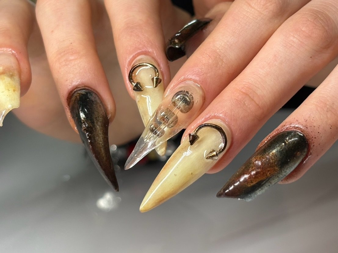 Tokyo nail salon 🕸️ 
@leona_topcoat #tokyonails #nailart #3Dnails #catclaws #猫爪 🐈