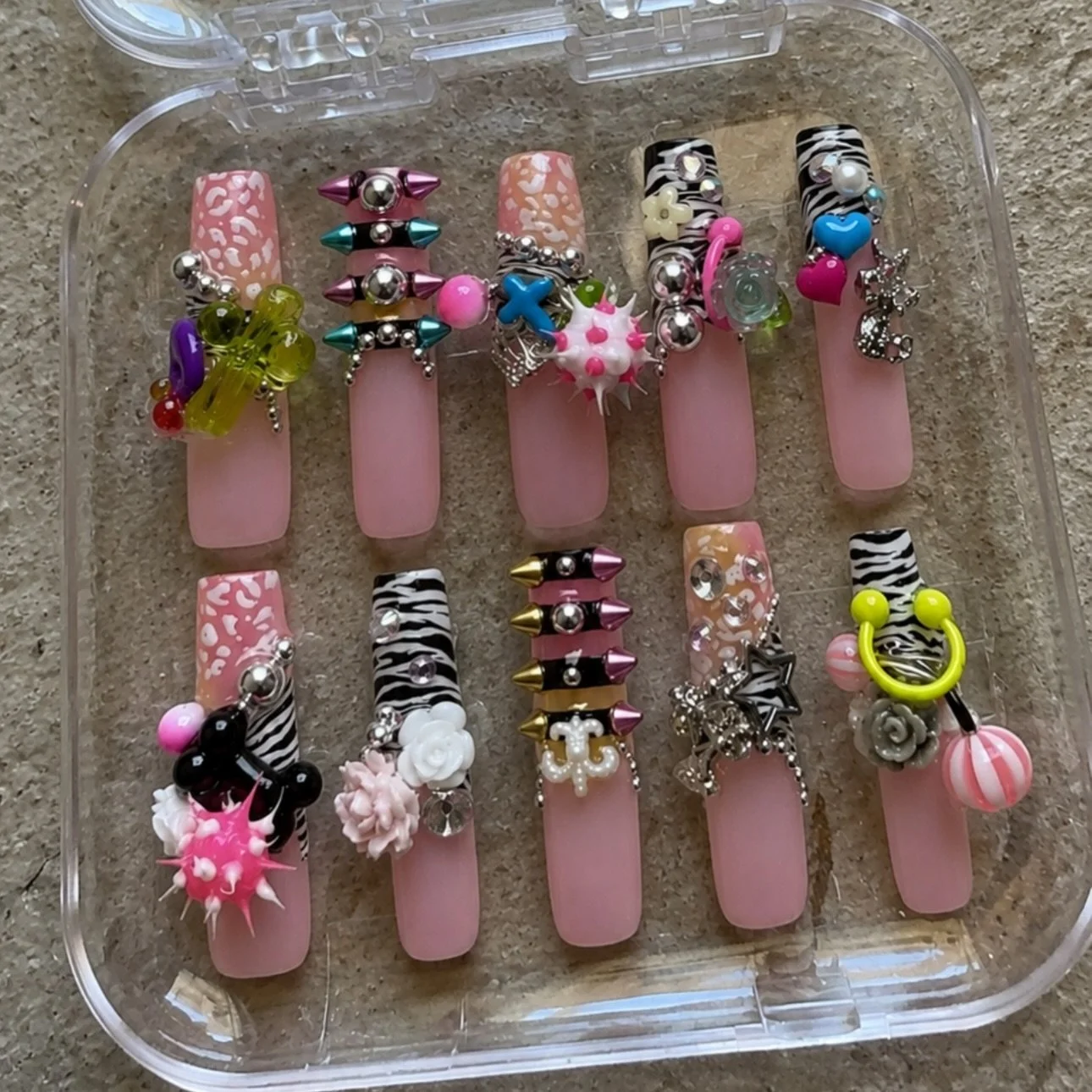 Custom press on nails ❤️&zwj;🔥 
Custom design, custom sizing &amp; in-salon application &mdash; or worldwide shipping 💅

#presson 
#tokyonails
#japanesenails
#gyaru 
#fypシ