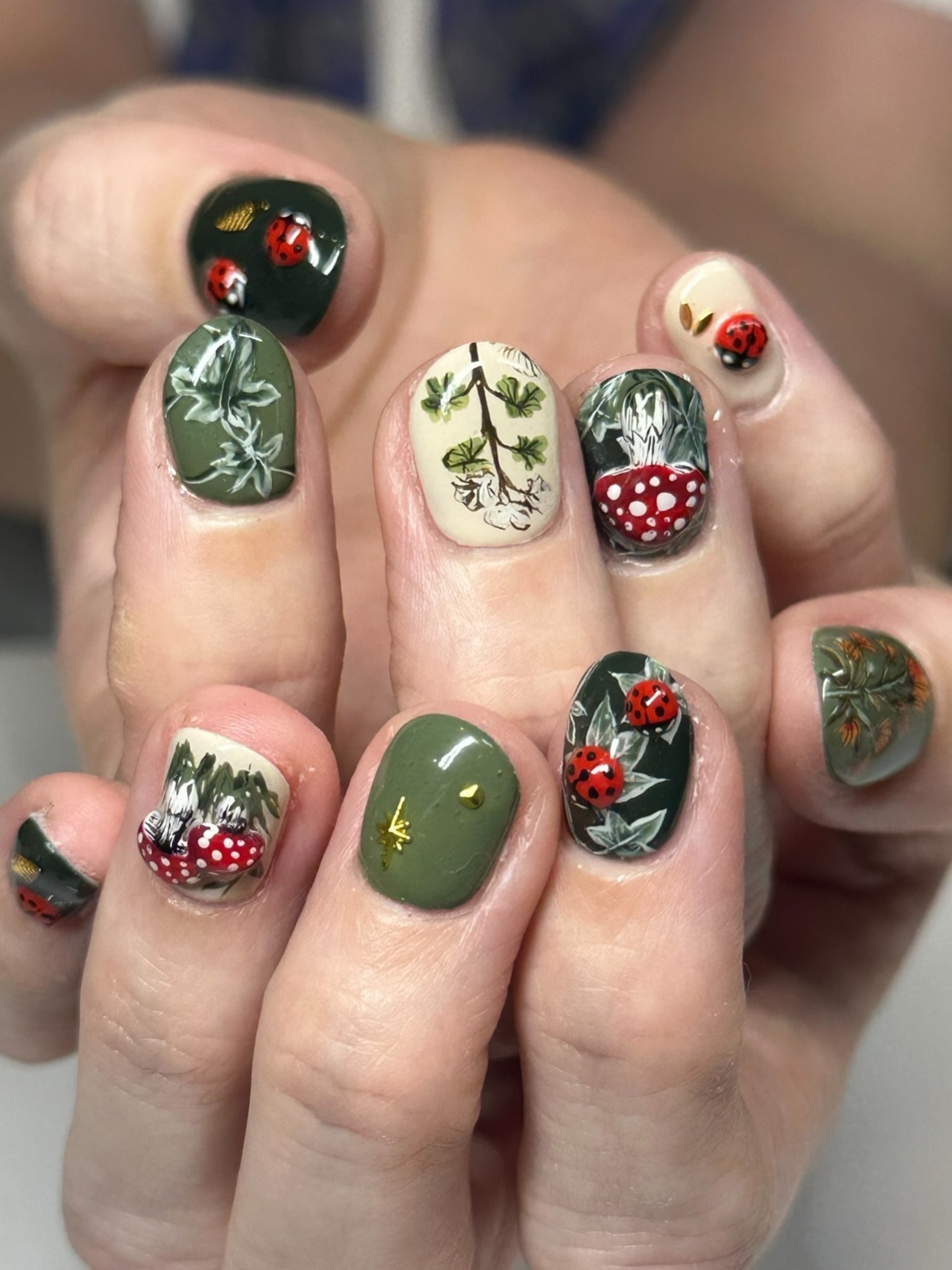 Tokyo nail salon 
By @mami_topcoat &amp; @saki_topcoat 

#autumnvibes🍁 #tokyonails #ladybug
