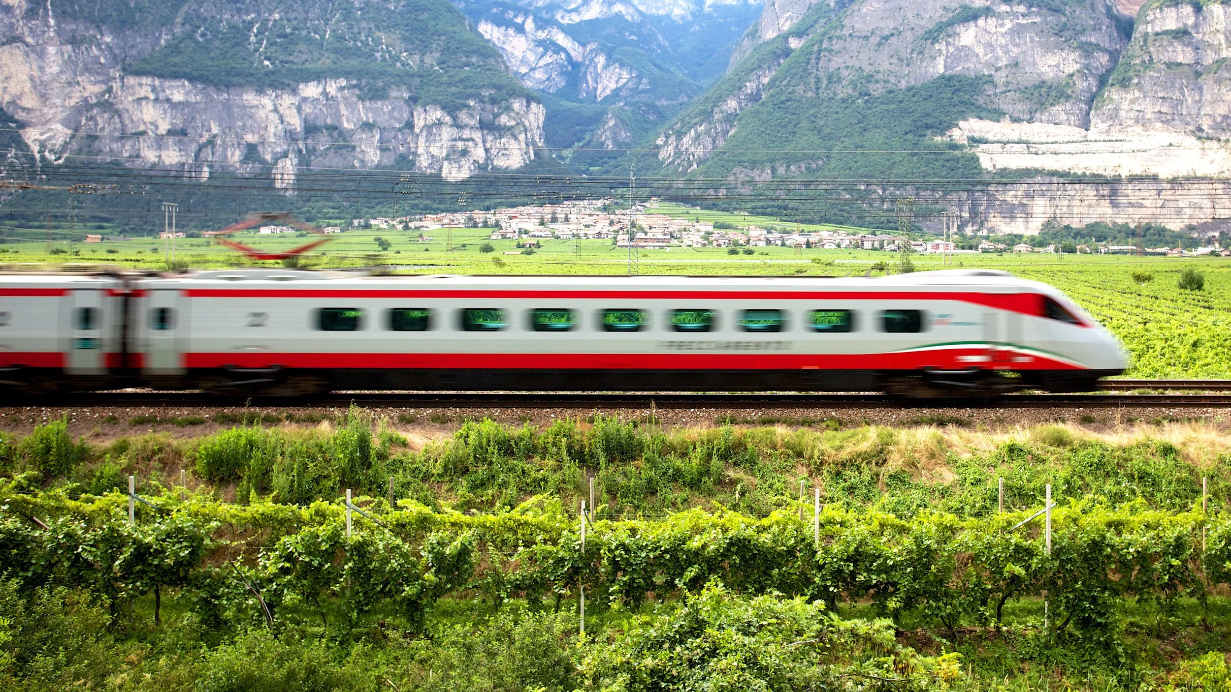 How to save on hotel costs traveling Italy in the comfort of its overnight trains