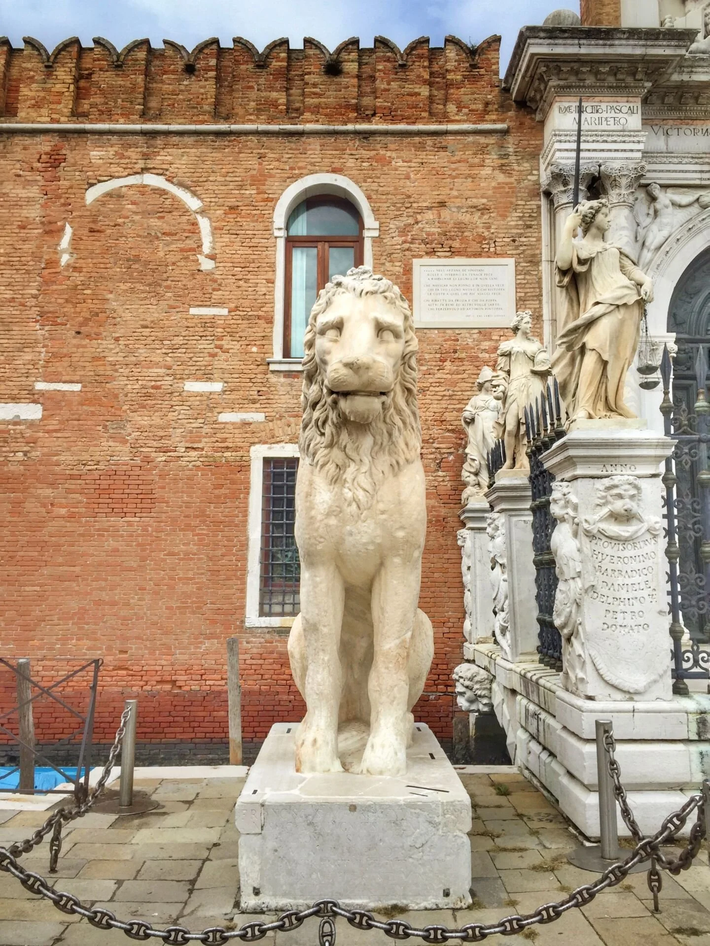Venice-arsenale-entrance-piraeus-lion.jpg