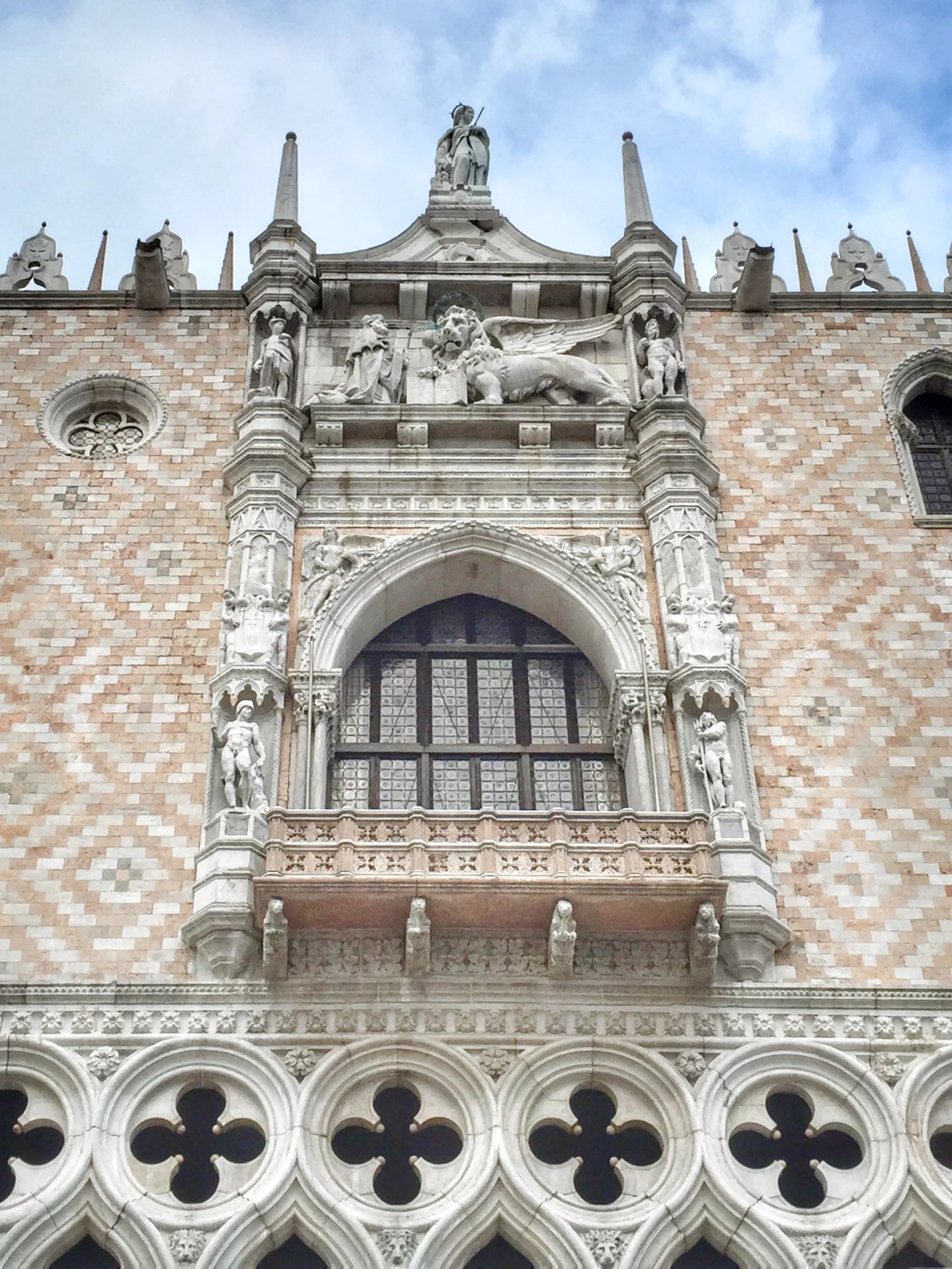 Venice-doges-palace-balcony.jpg