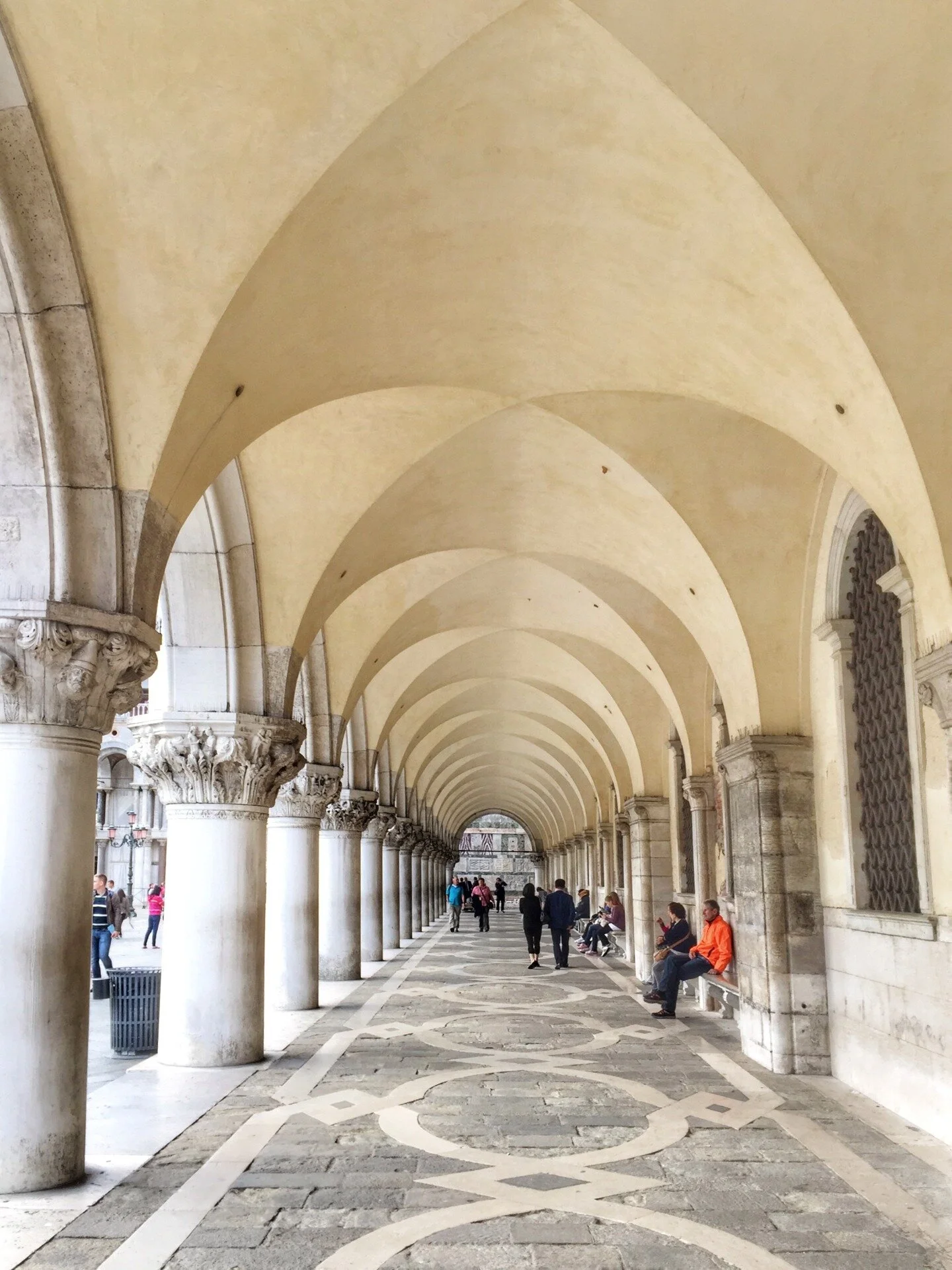 Venice-doges-palace-colonnade-arches.jpg