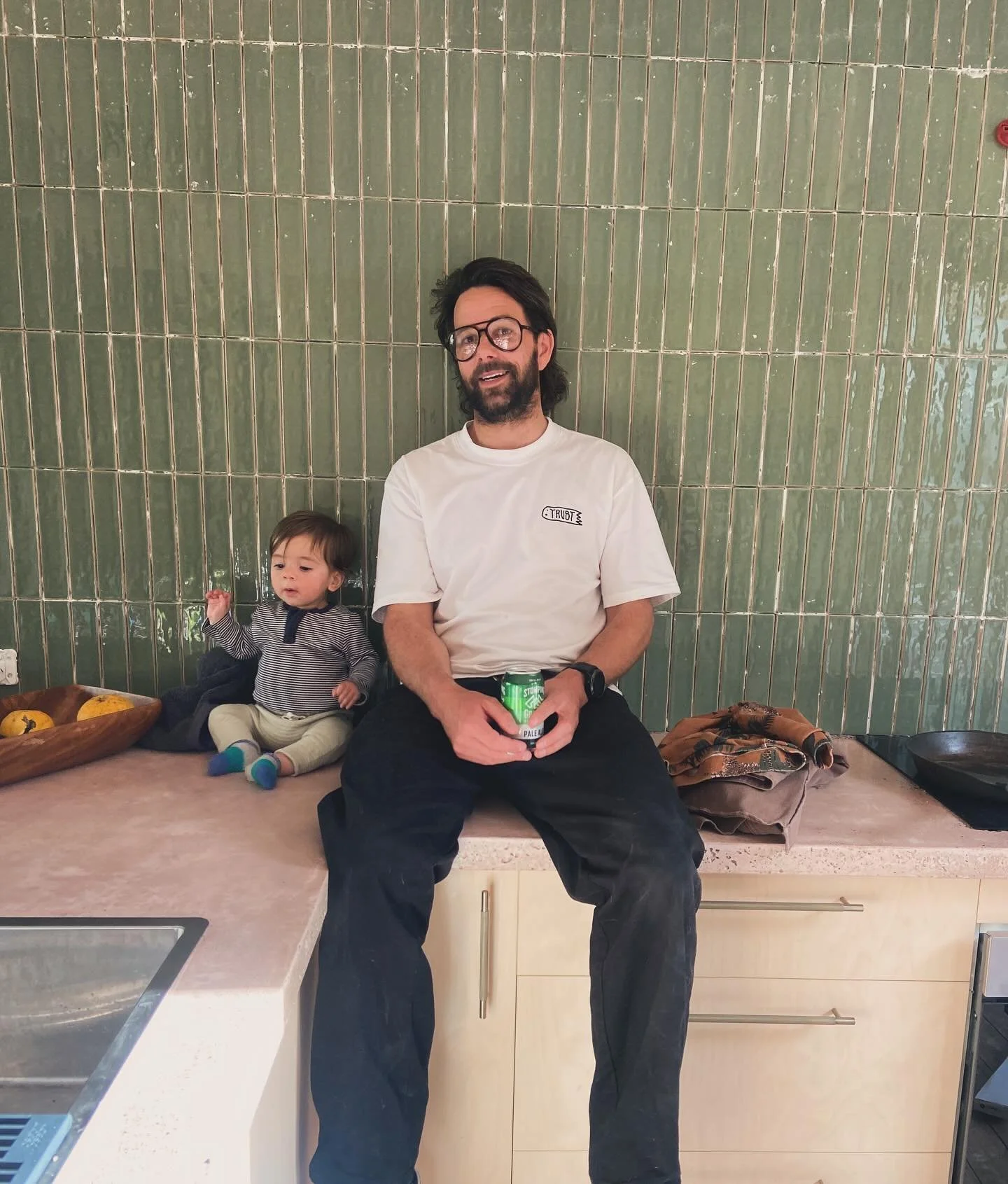 Ish admiring uncle Simon&rsquo;s home reno whilst wondering if they make saddles for giant dogs.
Scroll over for the cutest fruit in a fruit bowl, 🍋photo cred: @simon.crowee 

#diy #homerenovation