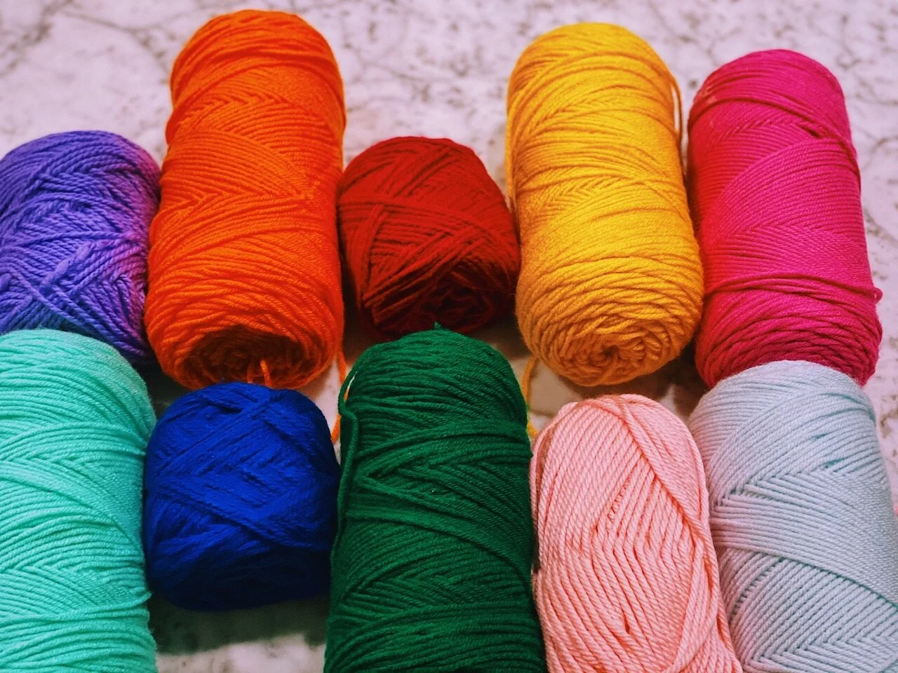 superbloom-10-colored-yarns-beanies.JPG