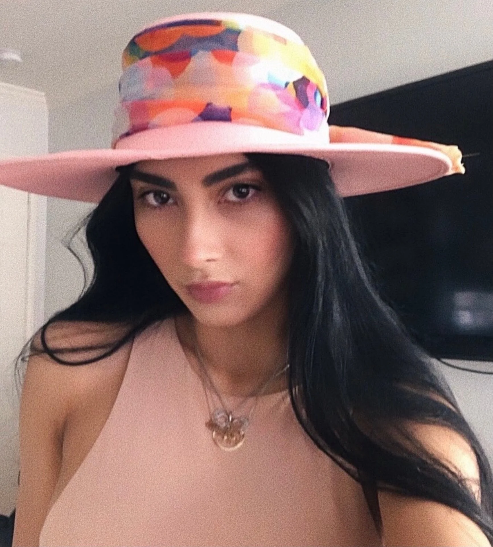 fashion-blush-optimistic superbloom-hat-selfie.JPG