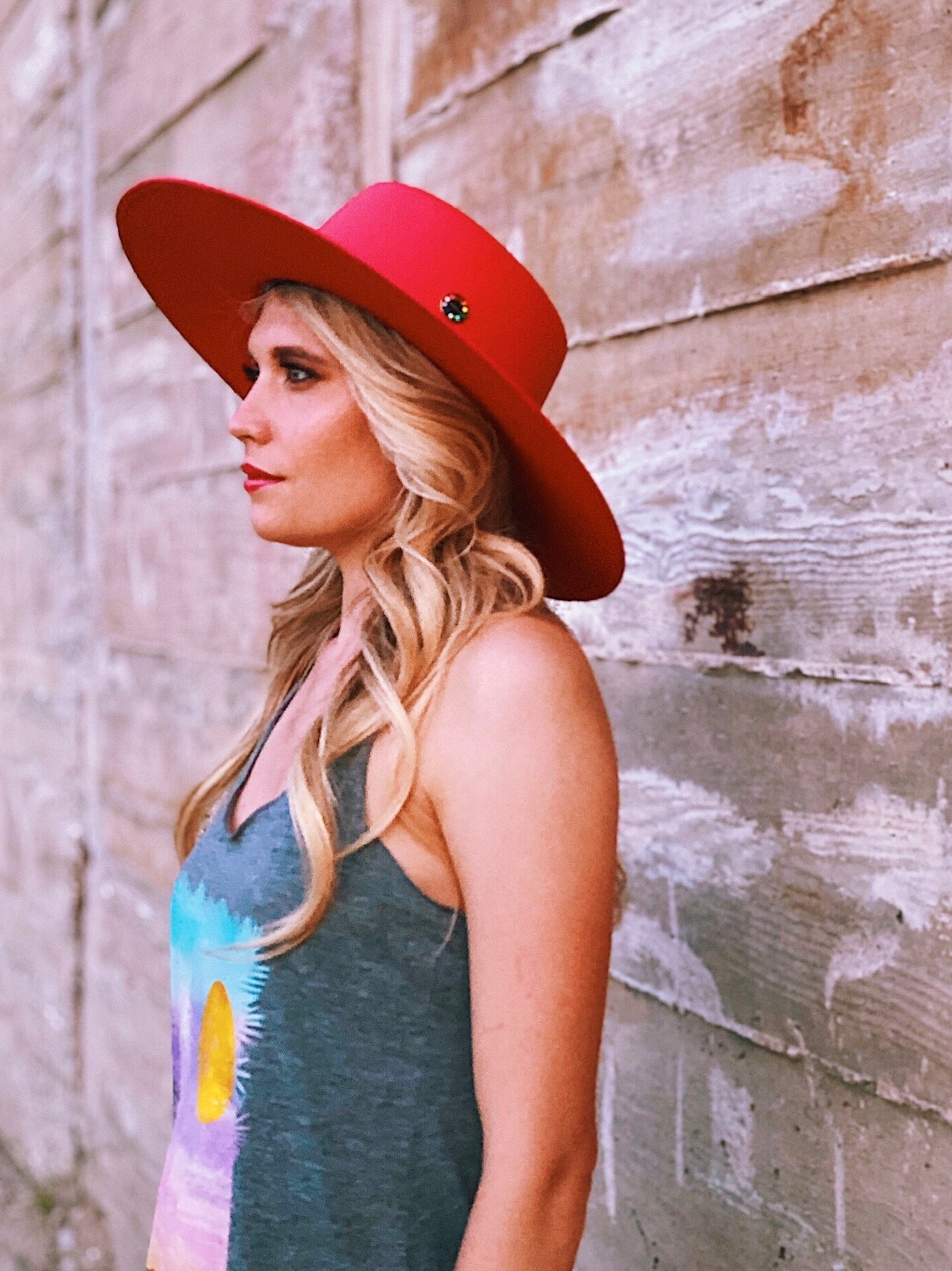 passionate-red-superbloom-palm-springs-girl-wearing-hat.JPG