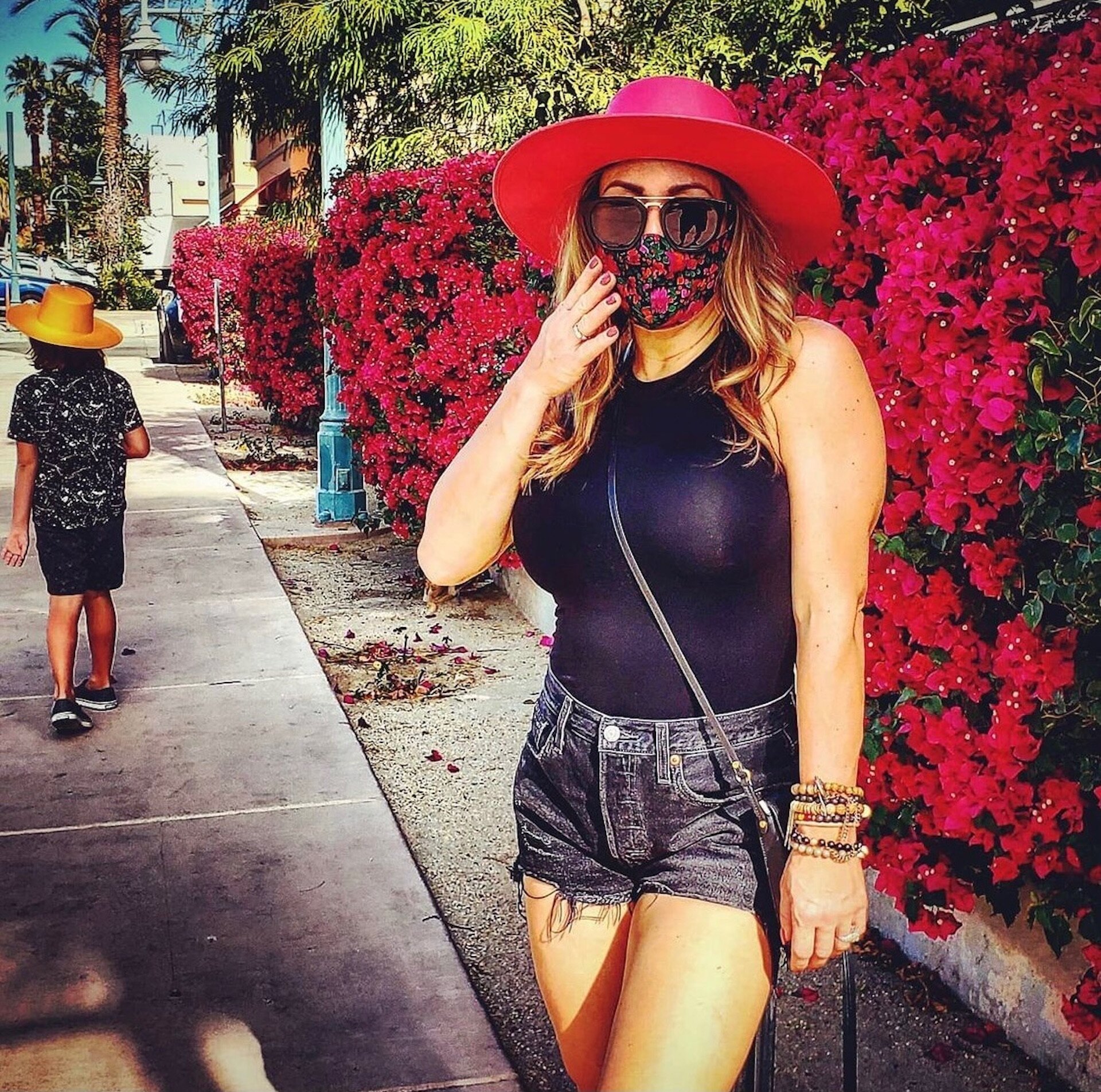 superbloom-shopping-palm-springs-pink-bright-colorful-hat.JPG