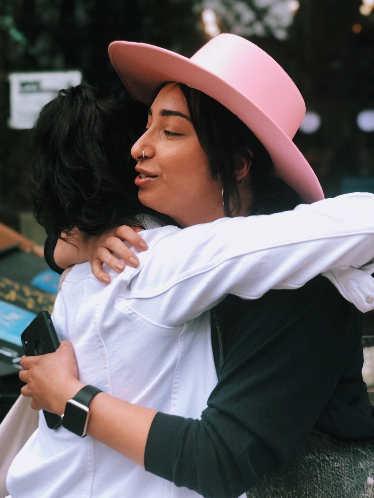 girls-hugging-pink-optimistic-superbloom-hat.JPG